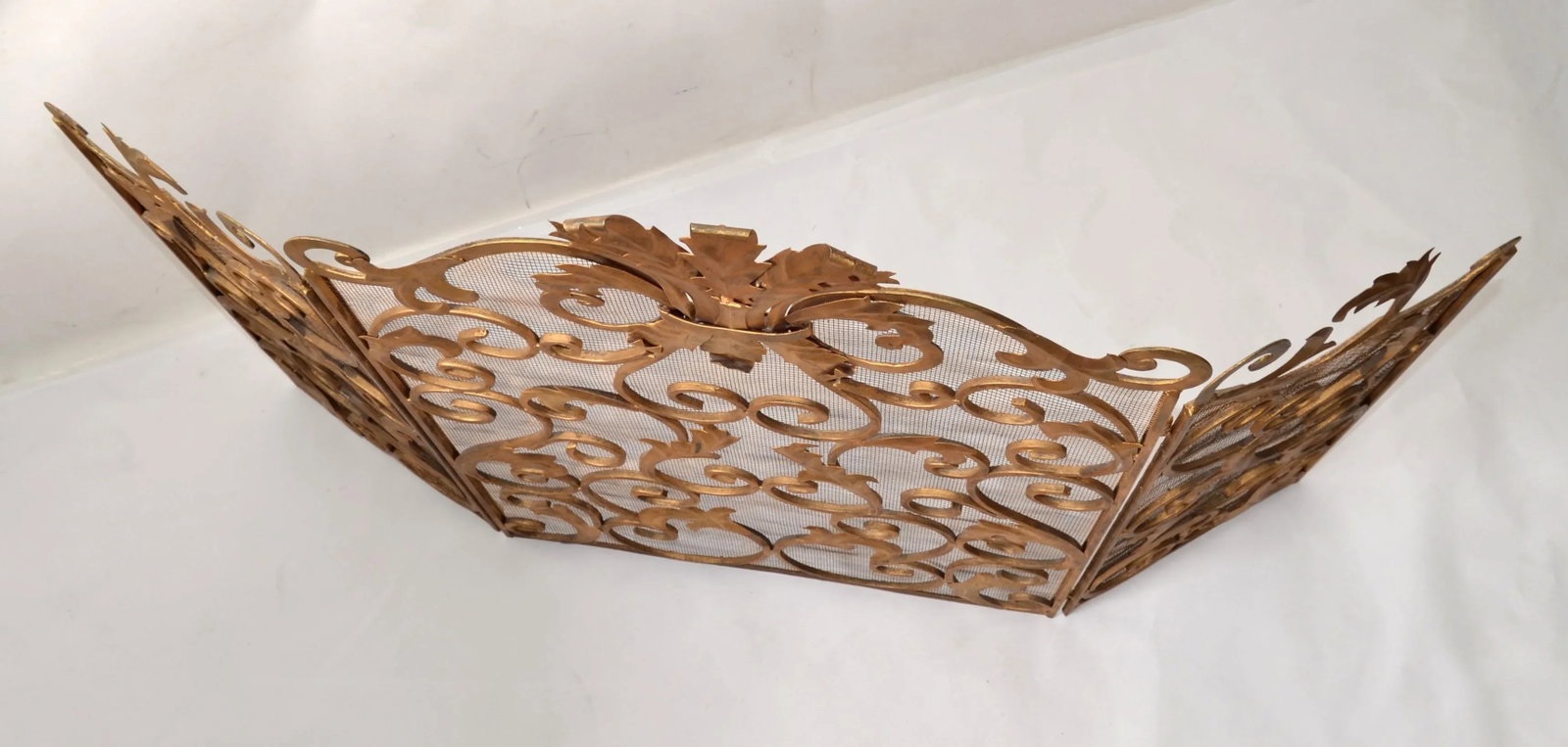 1970s Italian Neoclassical Large Gold Finish Wrought Iron 3-Panel Fire Mantel Fire Screen - 9