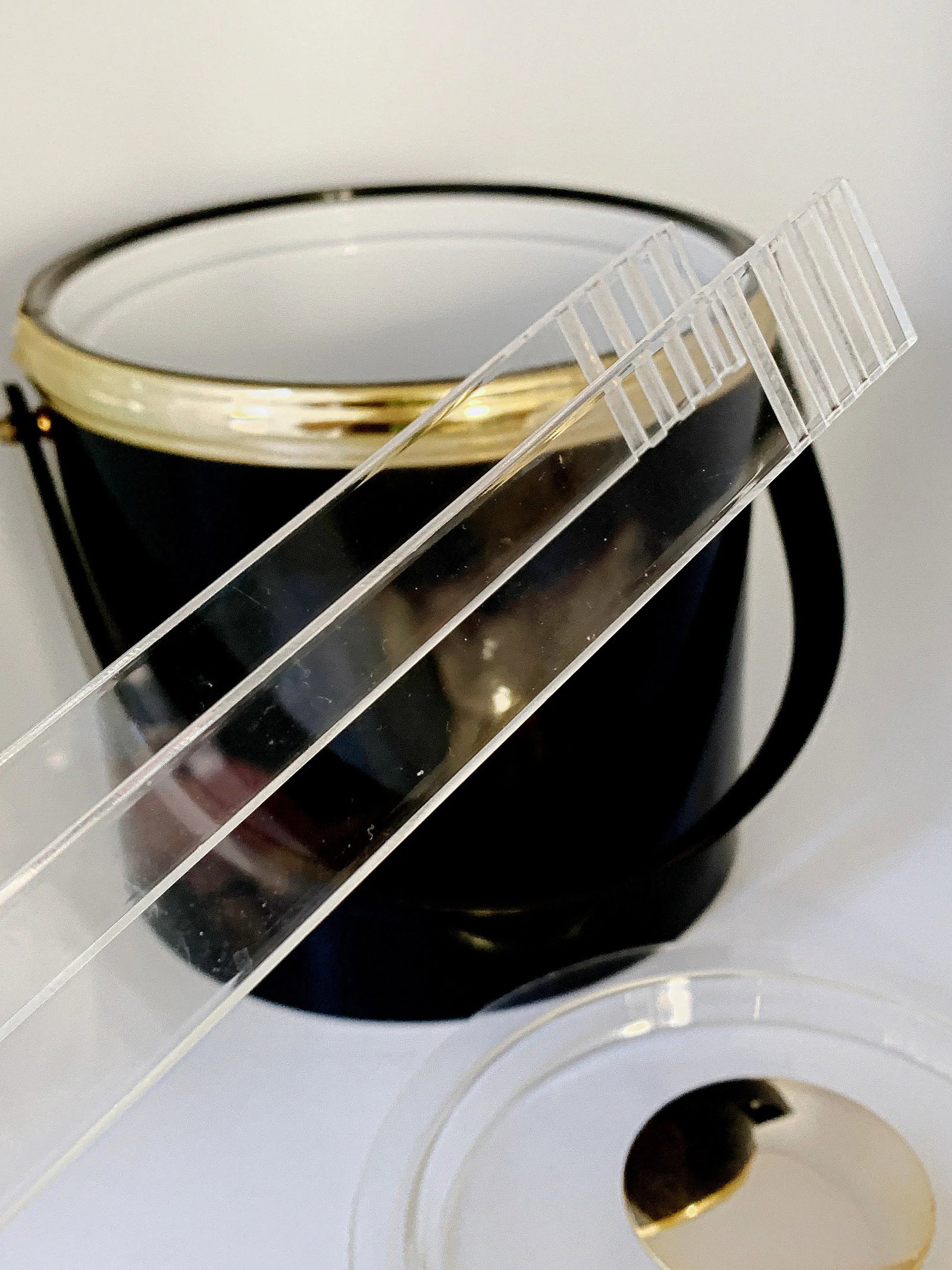 Mid Century Georges Briard Glossy Black Vinyl and Lucite Ice Bucket With Tongs - 4