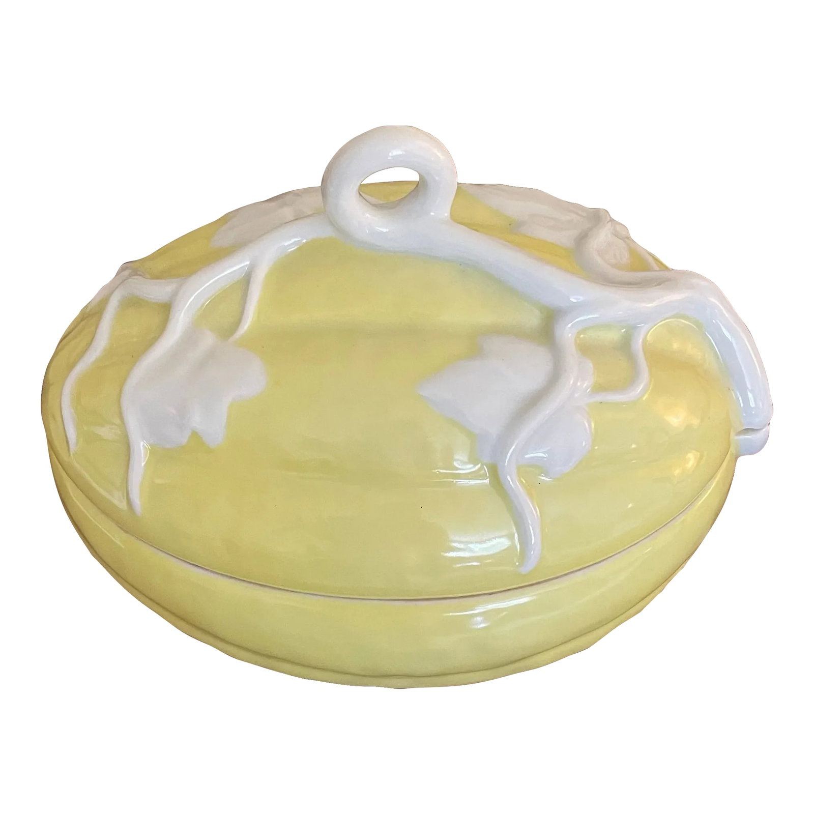 Vintage Mottahedeh Majolica Melon Squash Tureen: This is a beautiful vintage Mottahedeh majolica squash design lidded tureen. This tureen was hand painted in Portugal by Vista Alegre exclusively for Mottahedeh. This is a fantastic Majolica piece