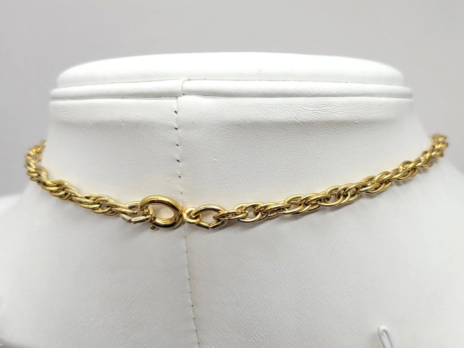 Vintage 1960s Signed Napier Baroque Style Goldtone Round Pendant Necklace - 7