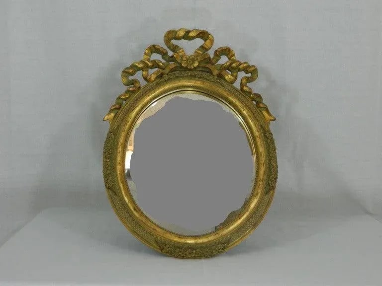 Italian Hand-Carved Gold Leaf Oval Vanity Mirror, 20th Century - 2