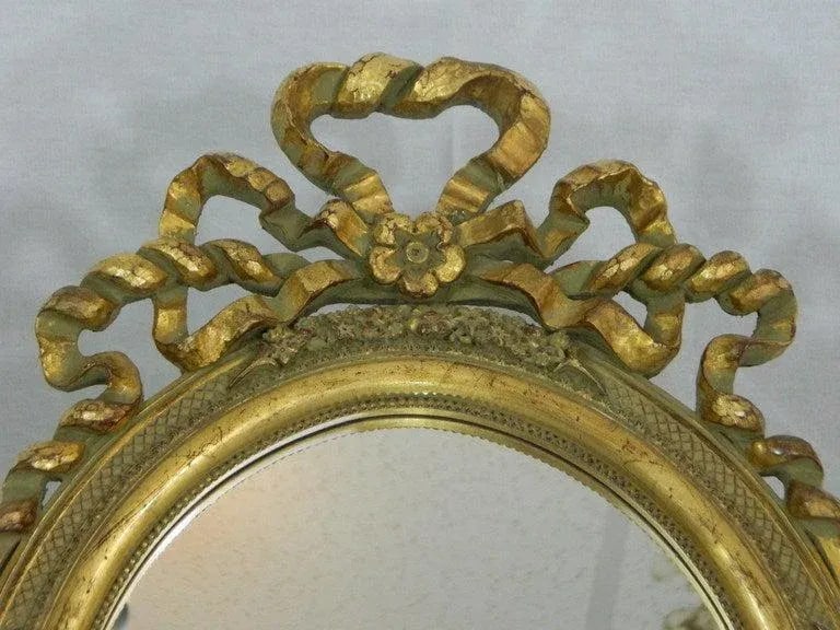 Italian Hand-Carved Gold Leaf Oval Vanity Mirror, 20th Century - 3