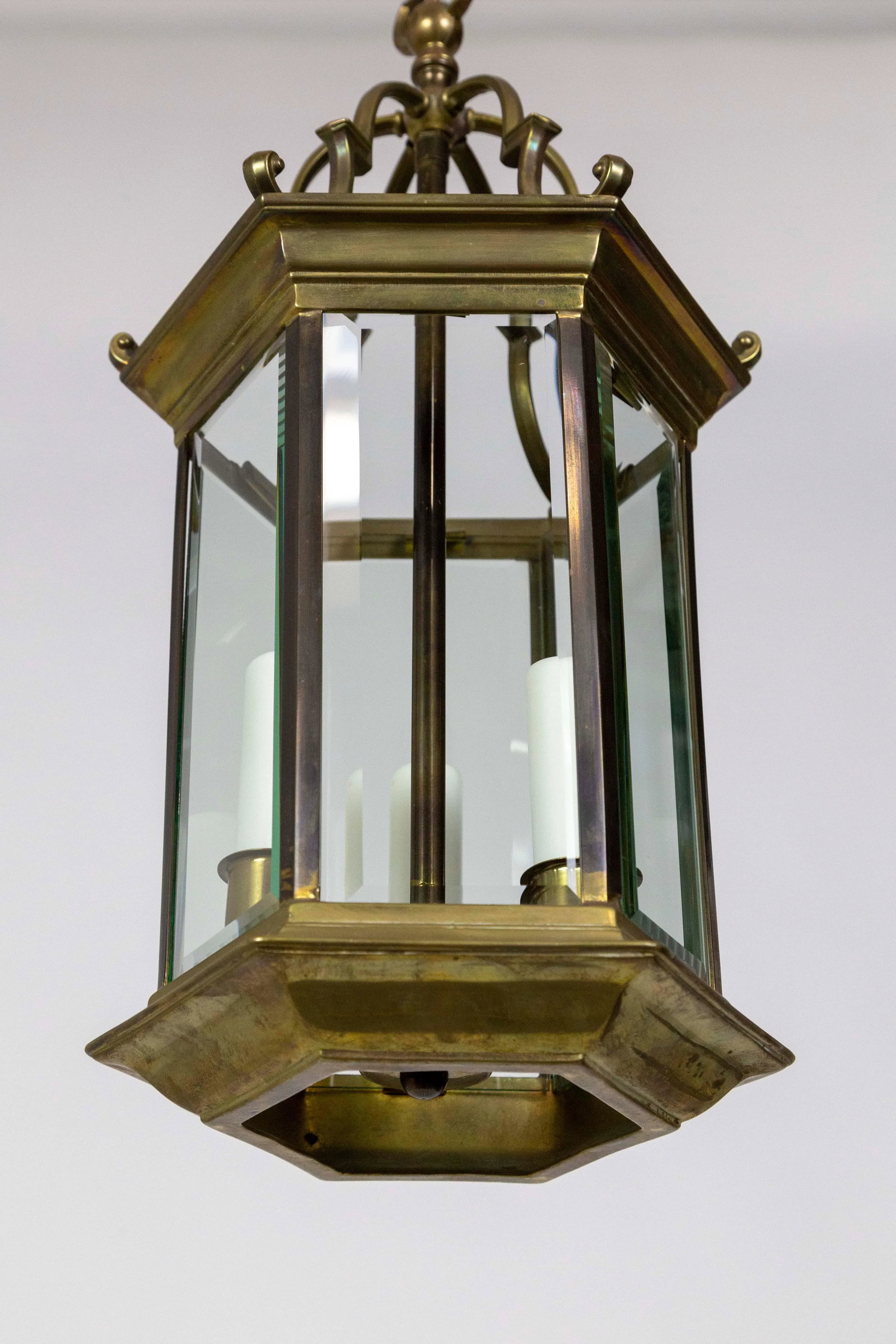 Mid-Century Italian Pagoda-Esque Bronze & Beveled Glass Lantern - 6