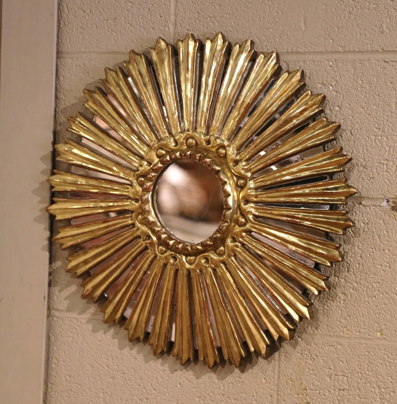 Mid-Century Italian Carved Giltwood Sunburst Wall Mirror With Mirrored Rays - 2