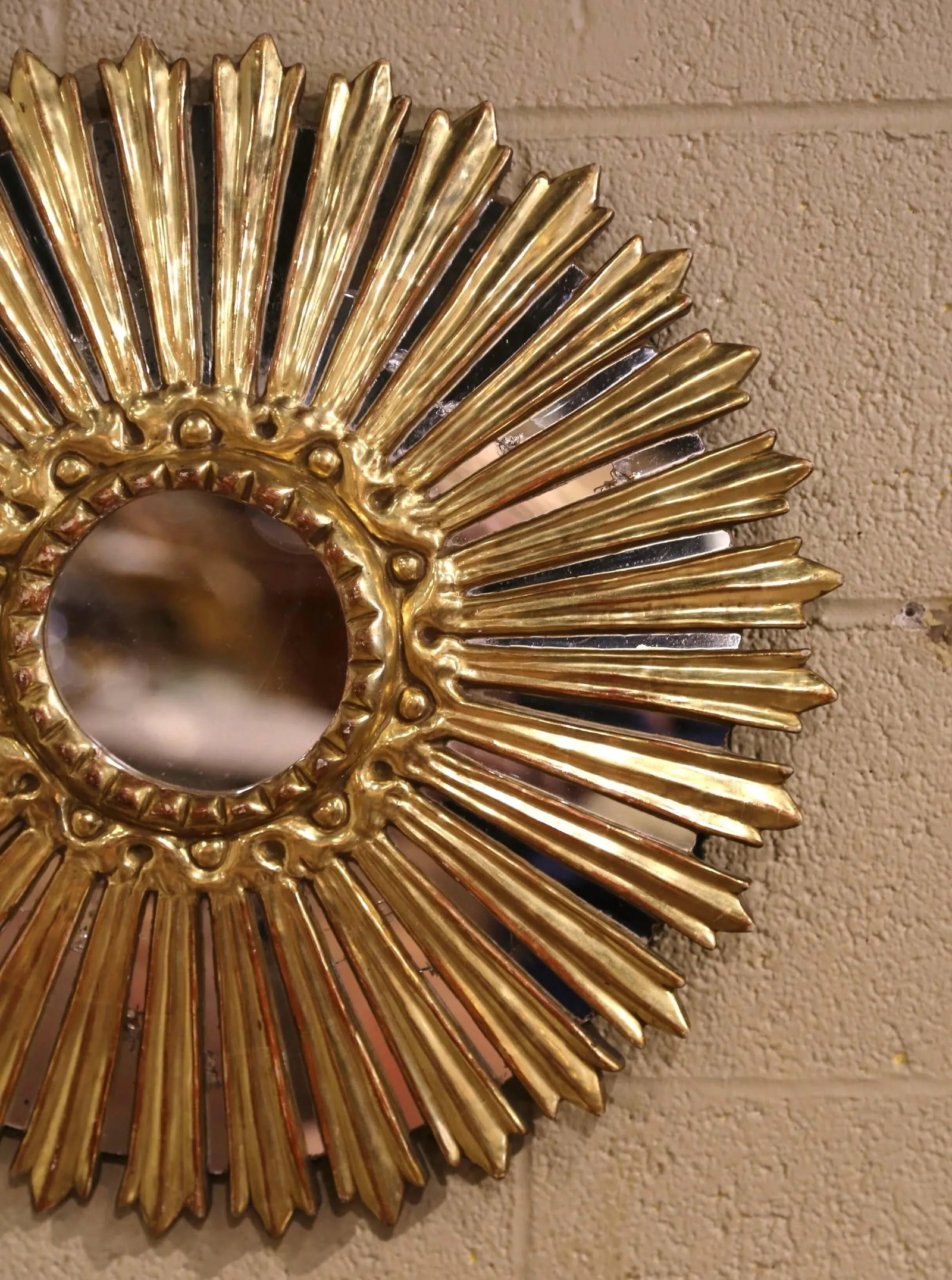 Mid-Century Italian Carved Giltwood Sunburst Wall Mirror With Mirrored Rays - 3