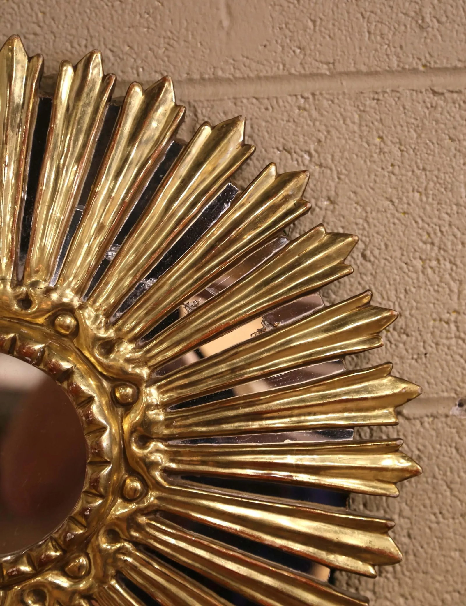Mid-Century Italian Carved Giltwood Sunburst Wall Mirror With Mirrored Rays - 4