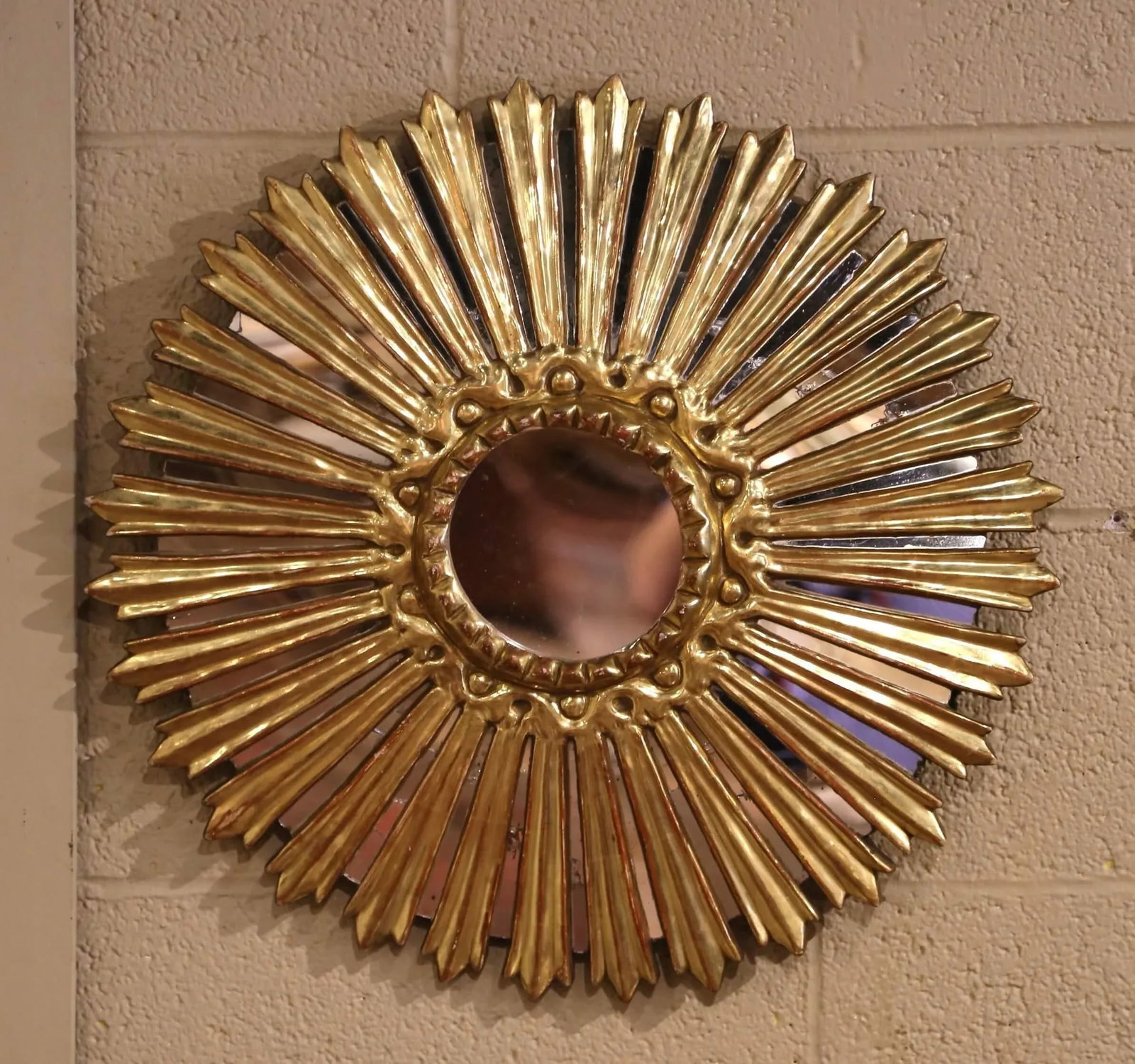 Mid-Century Italian Carved Giltwood Sunburst Wall Mirror With Mirrored Rays - 5