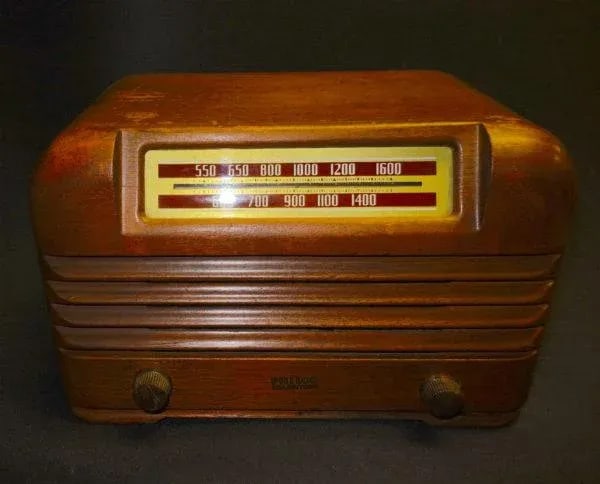 1941 Philco Wood Table Radio - 4