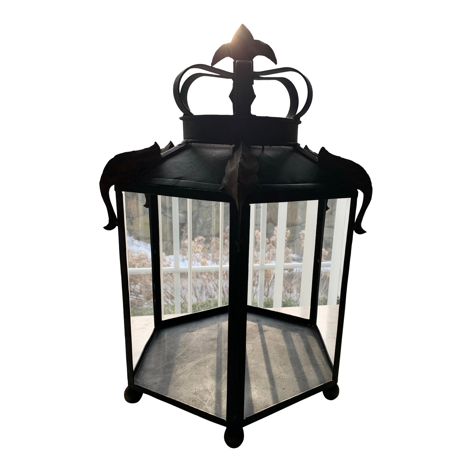 1980s Tole Metal Pedestal or Display: Unusual Black tole pedestal or plant stand in a hexagon shape with a whimsical open crown topped with a lightly guilt painted fleur de Lis. Ball feet and six scroll corners at the top are also lightly