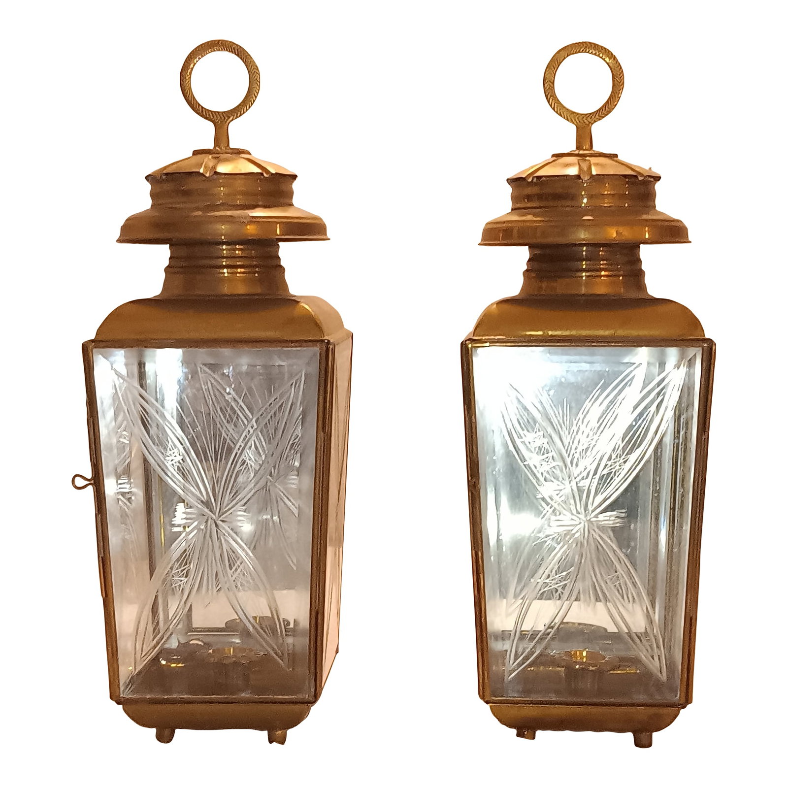 A Pair of Vintage French Indoor/Outdoor Brass, Copper and Etched Glass Lantern Wall Sconces: A Pair of Charming Vintage French Indoor/Outdoor Brass, Copper and 3 Sided Etched Glass and Mirrored Back Wall Sconce Lanterns. This enchanting pair of brass and copper wall sconce lanterns with origi