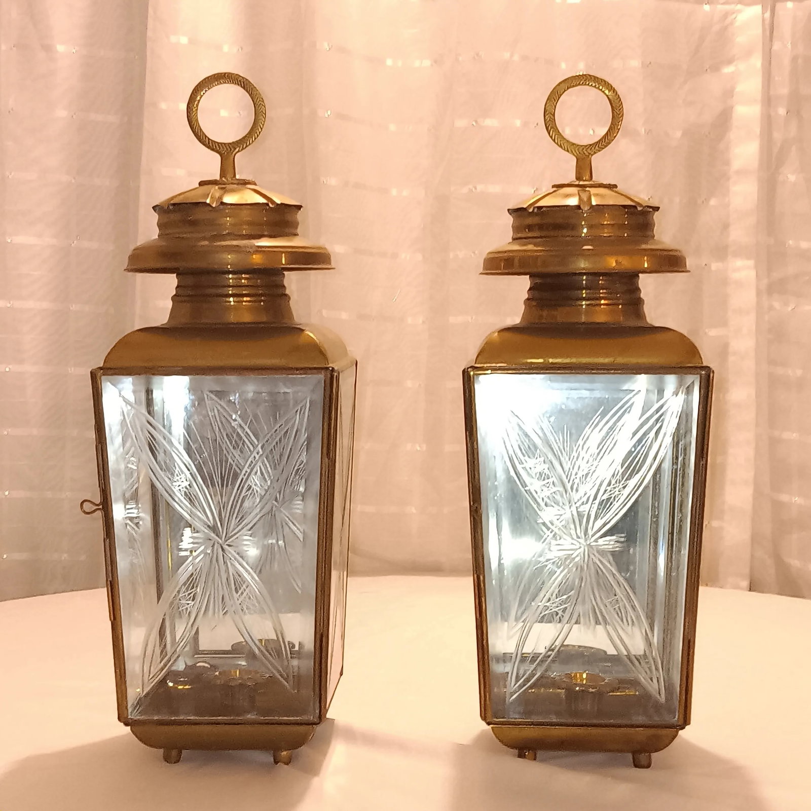 A Pair of Vintage French Indoor/Outdoor Brass, Copper and Etched Glass Lantern Wall Sconces - 8