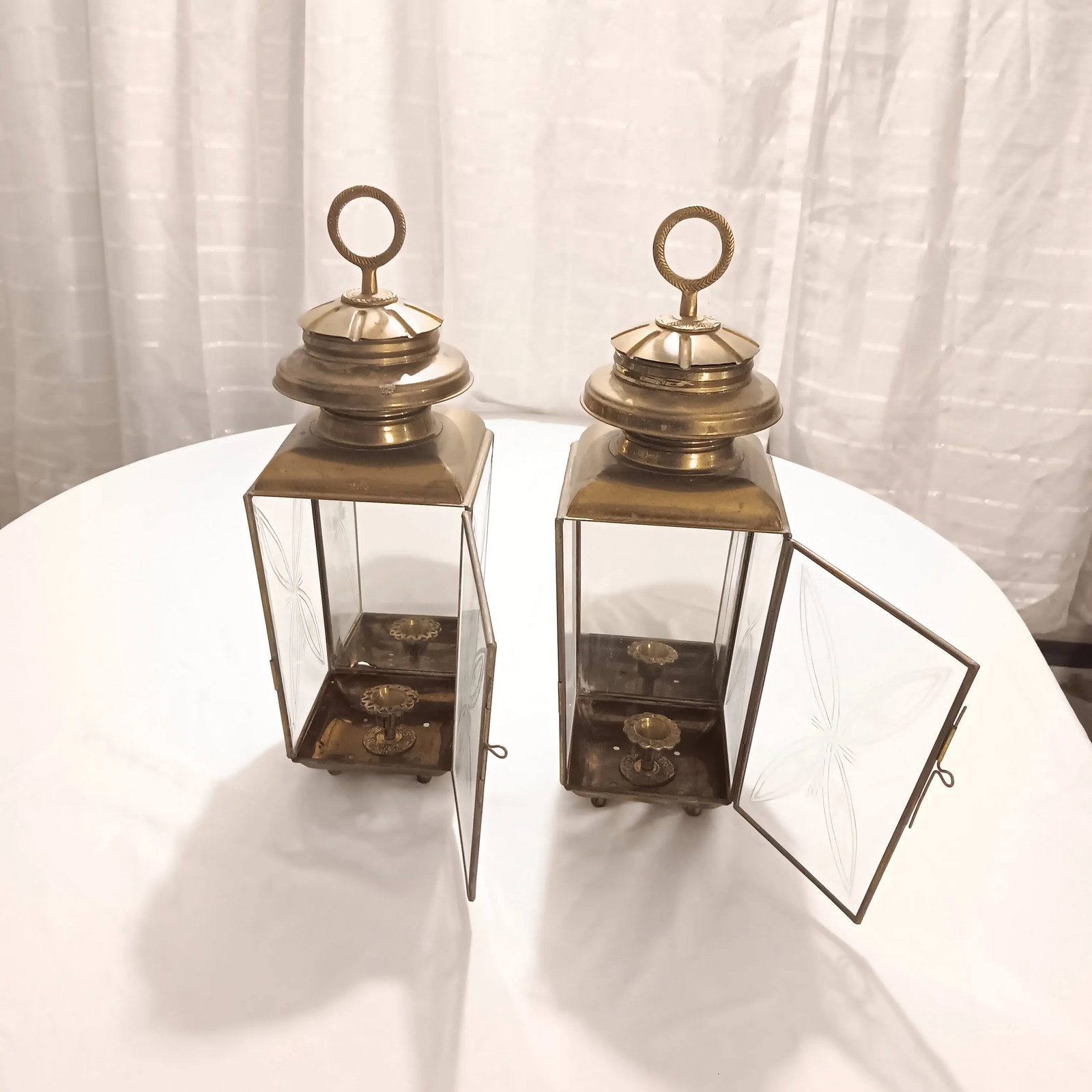 A Pair of Vintage French Indoor/Outdoor Brass, Copper and Etched Glass Lantern Wall Sconces - 9
