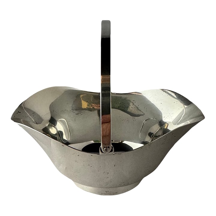 1950s Reed & Barton Sterling Silver Basket: This is a rare little darling! Haven't seen another. Sterling silver with a Reed & Barton mark from 1952 (elephant). This is an extra special addition to your silver collection (or a friend's). So