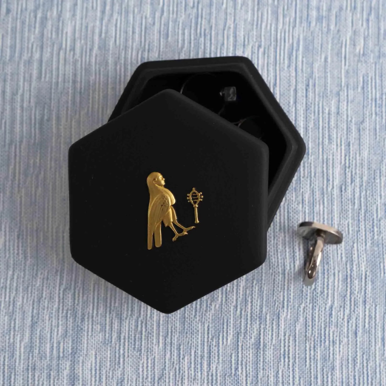 Vintage Wedgwood Black Jasperware Hexagonal Trinket Box With Egyptian Horus Relief - 3
