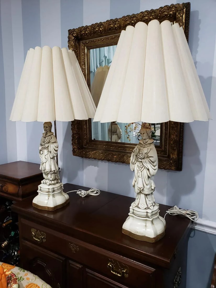 1900s Porcelain Statue Lamps - A Pair - 11
