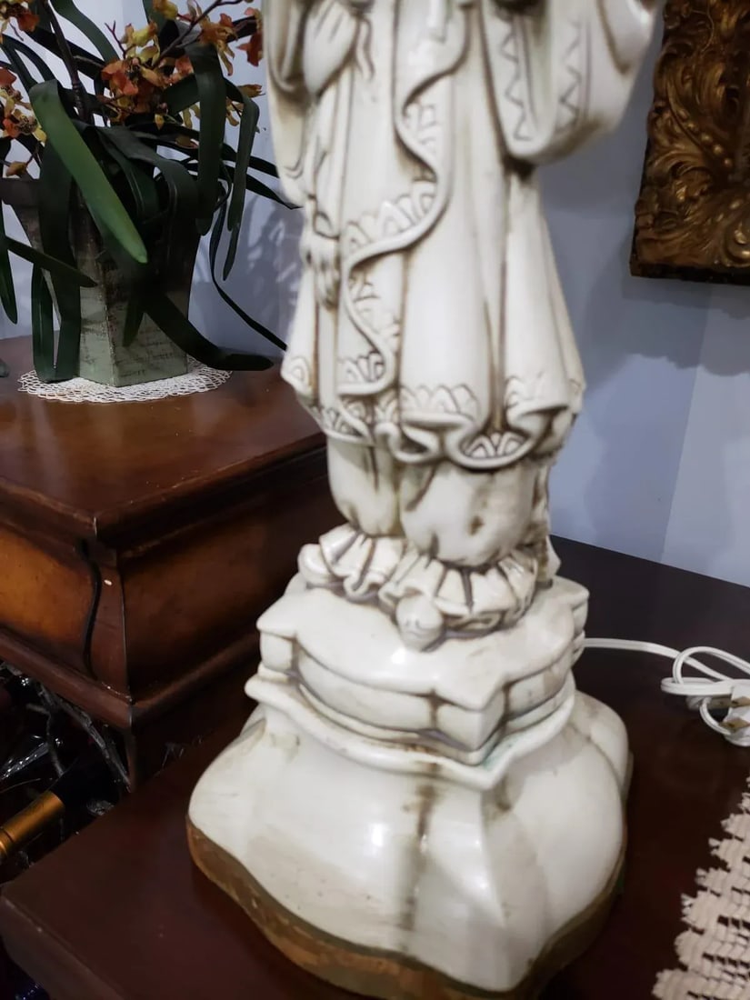 1900s Porcelain Statue Lamps - A Pair - 6