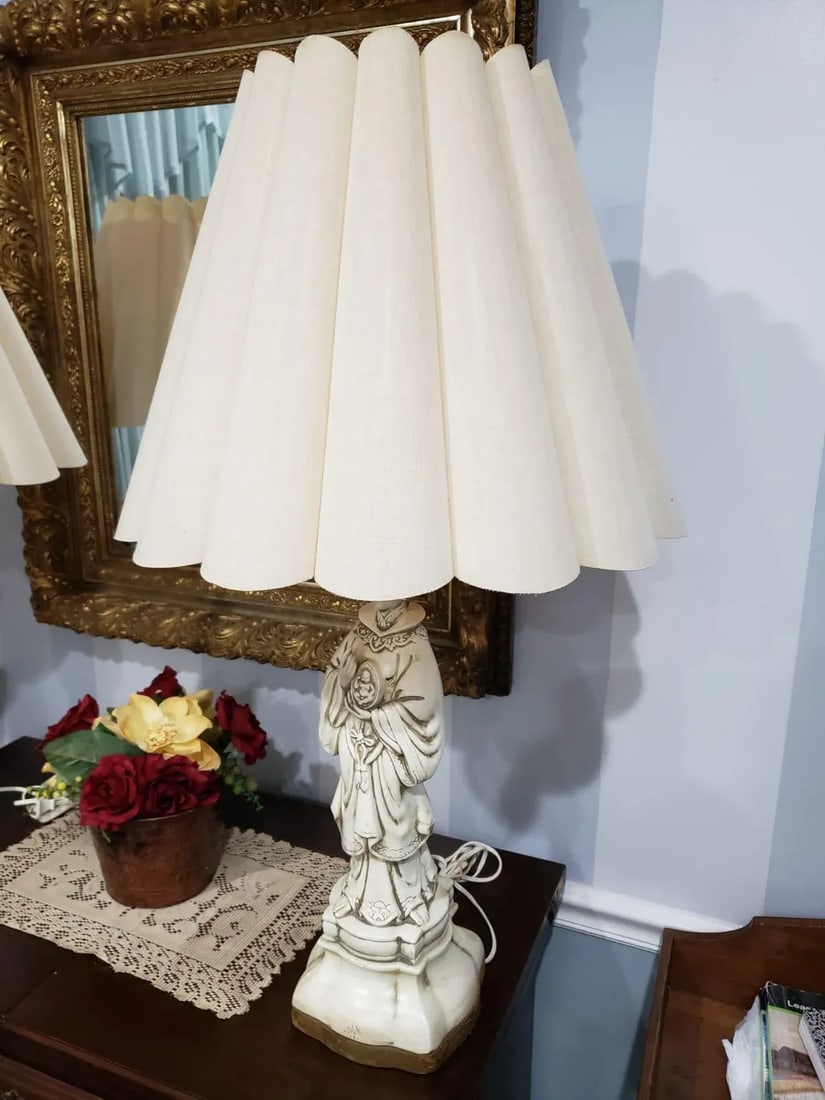 1900s Porcelain Statue Lamps - A Pair - 9