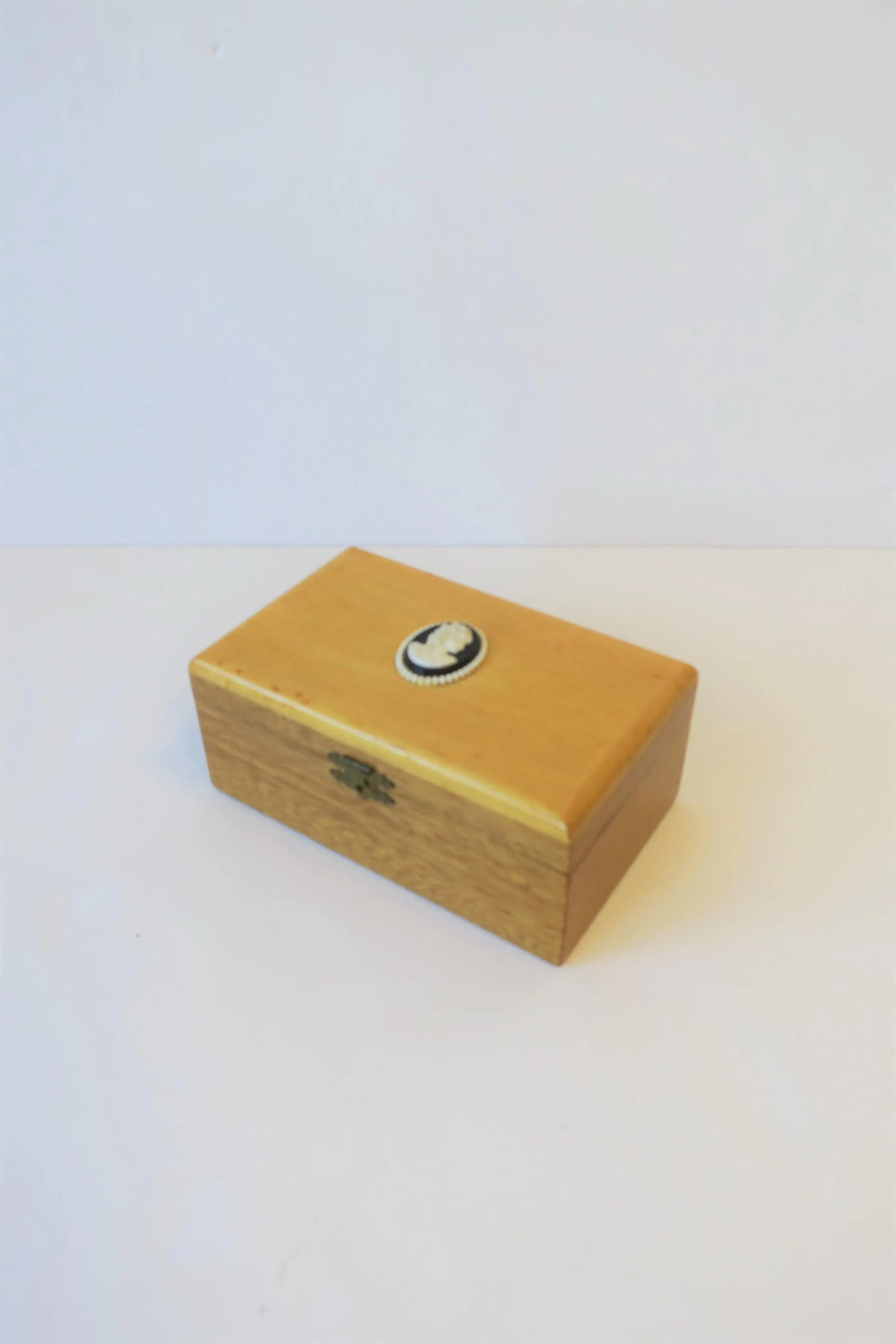 Decorative or Jewelry Box with Black and White Cameo Design - 10