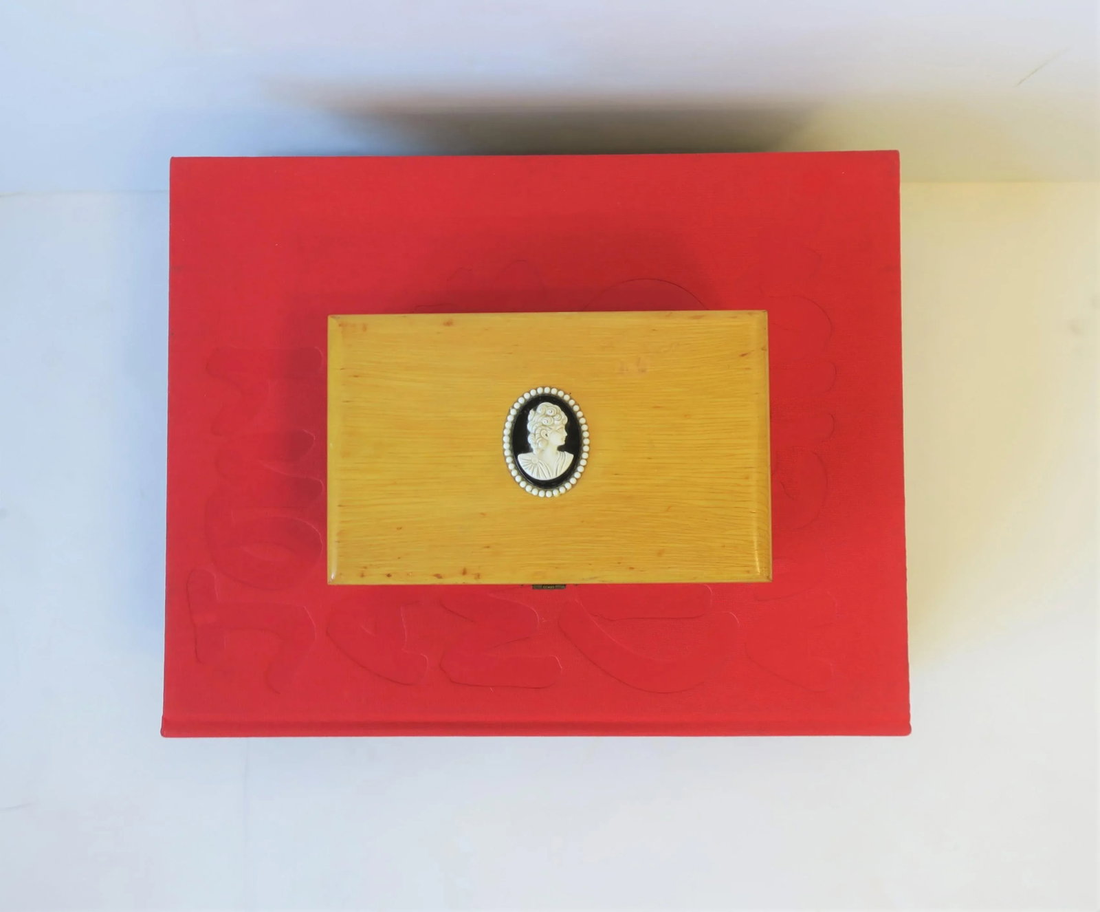 Decorative or Jewelry Box with Black and White Cameo Design - 5