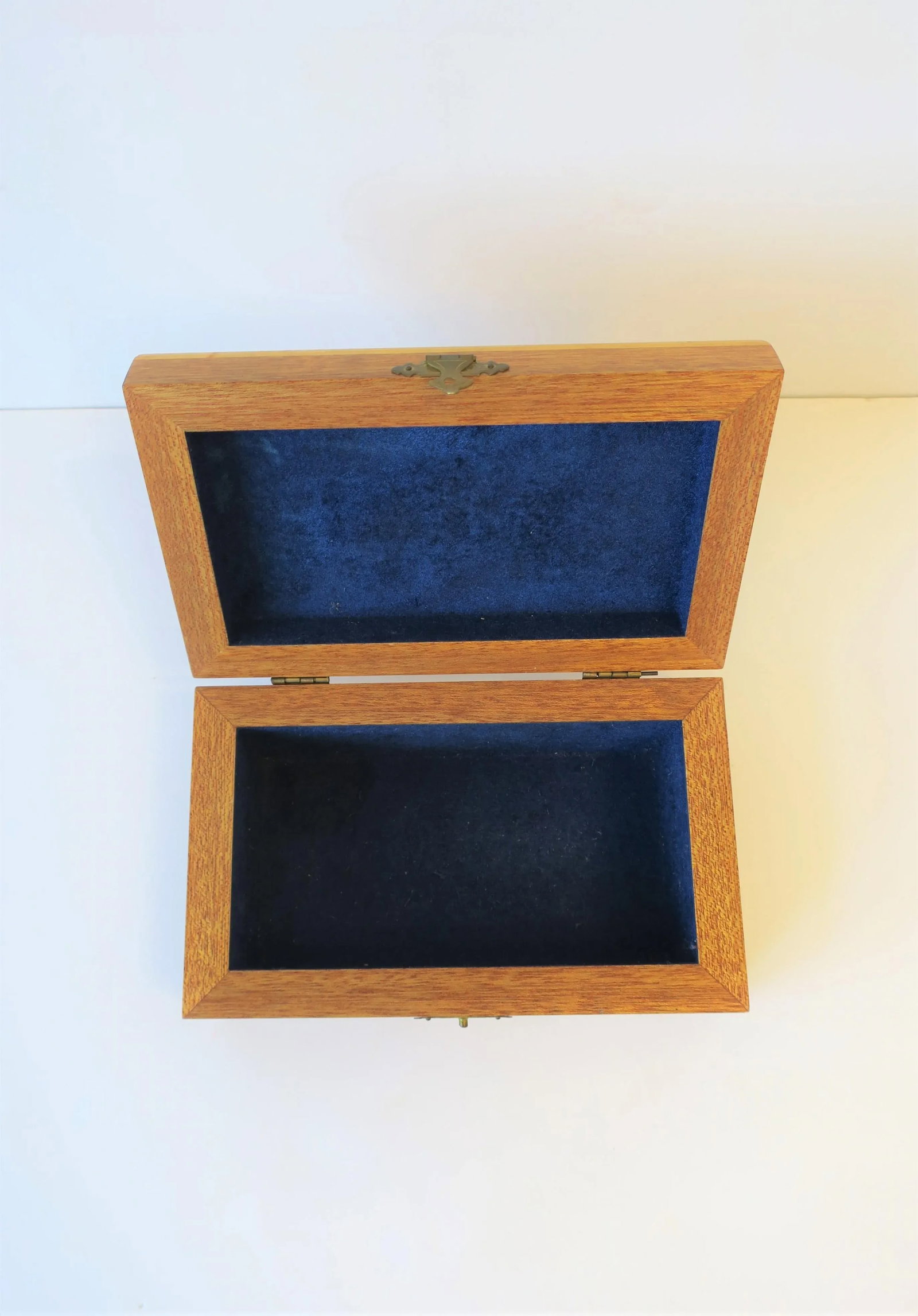 Decorative or Jewelry Box with Black and White Cameo Design - 6