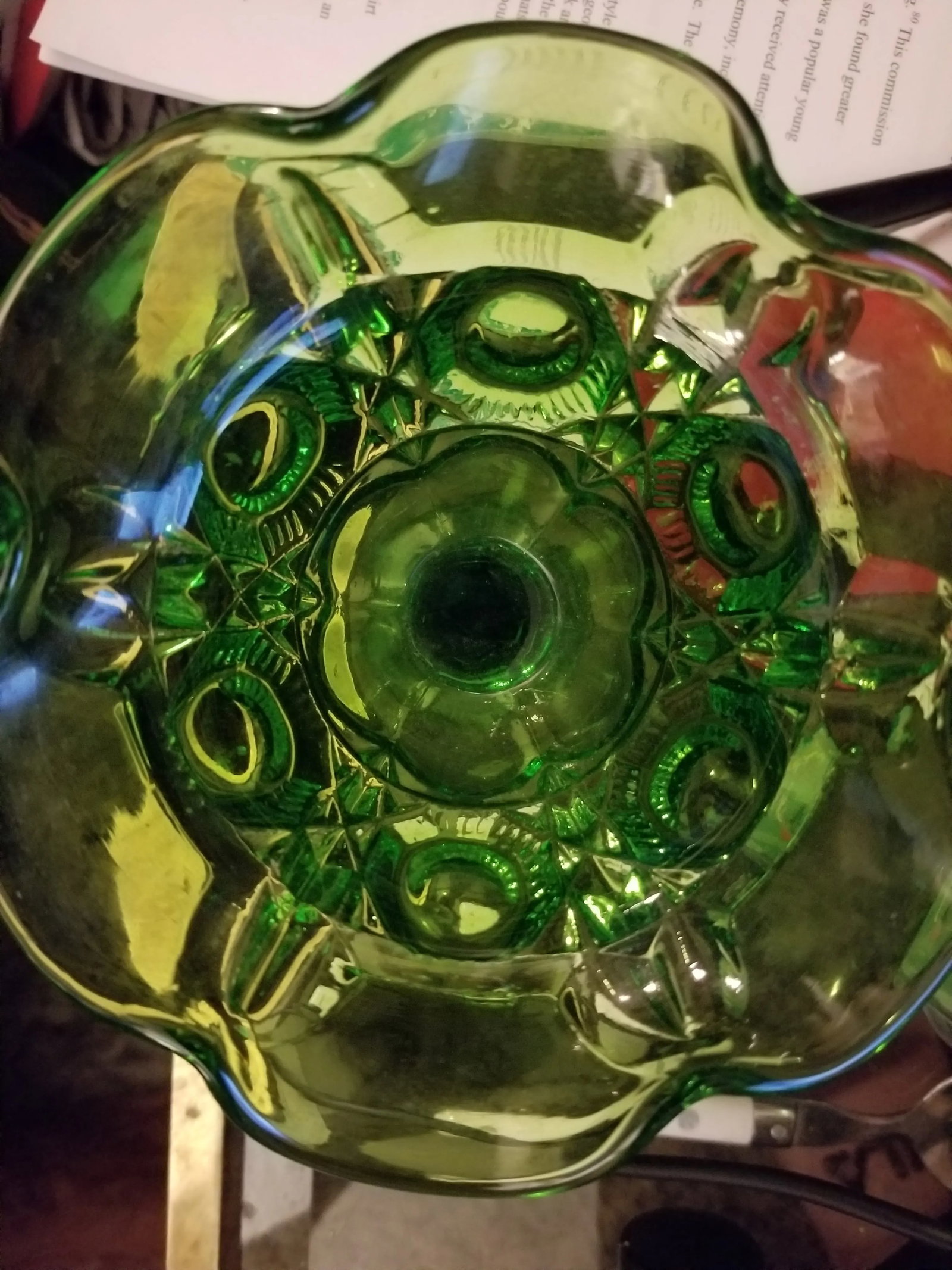 1960s L.E. Smith Moon and Stars Compote Emerald Green Glass Dish - 2