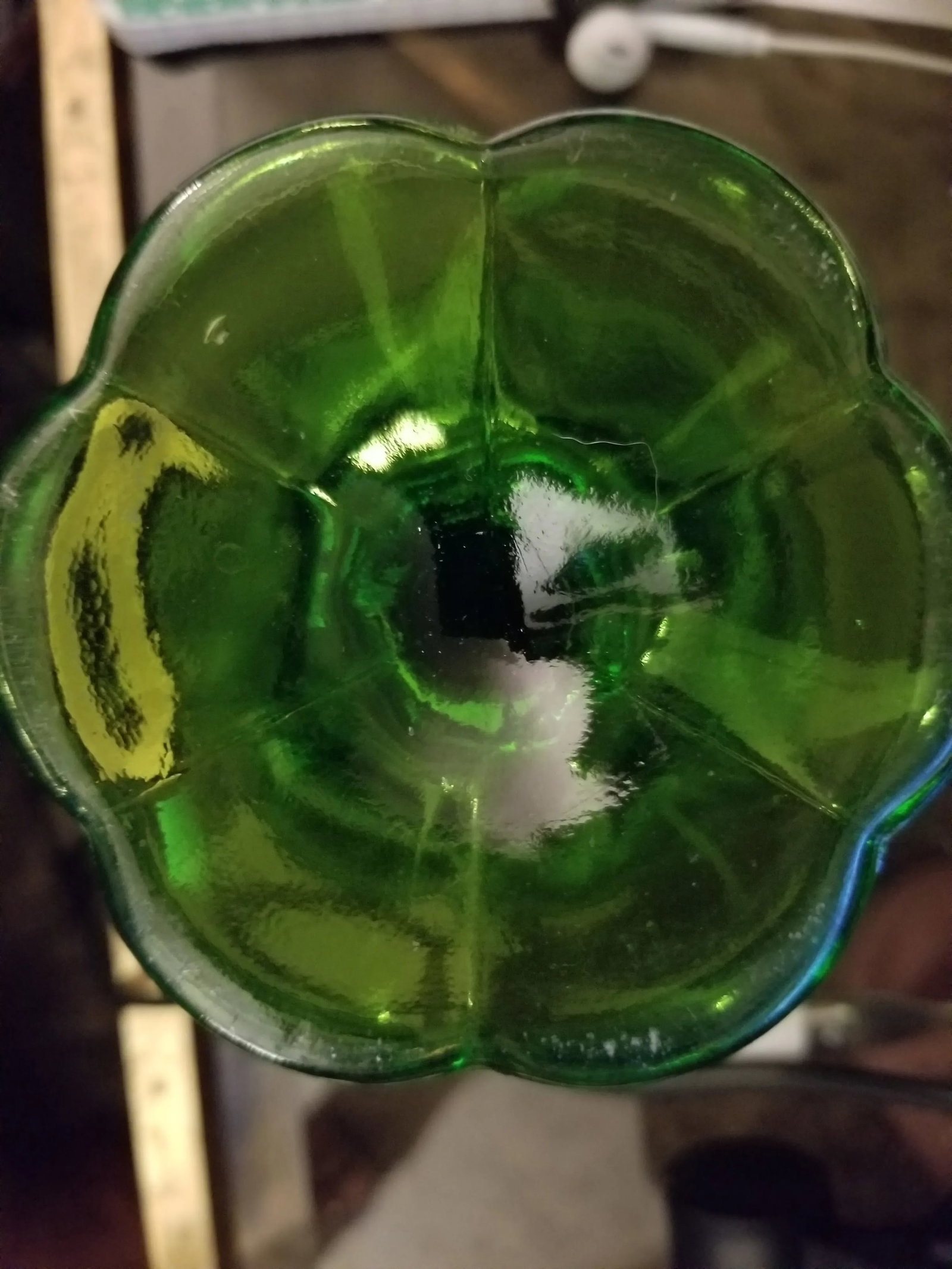 1960s L.E. Smith Moon and Stars Compote Emerald Green Glass Dish - 3