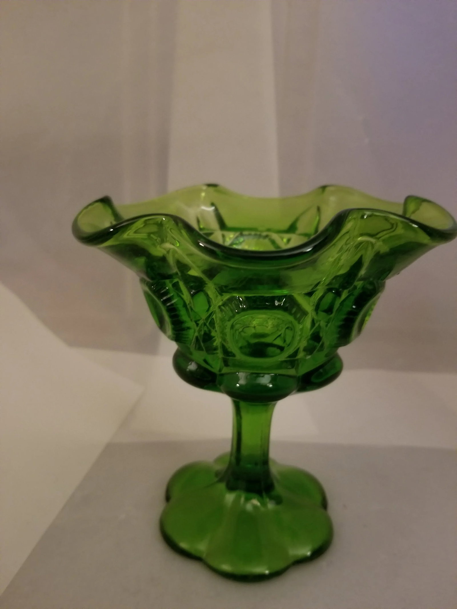 1960s L.E. Smith Moon and Stars Compote Emerald Green Glass Dish - 4