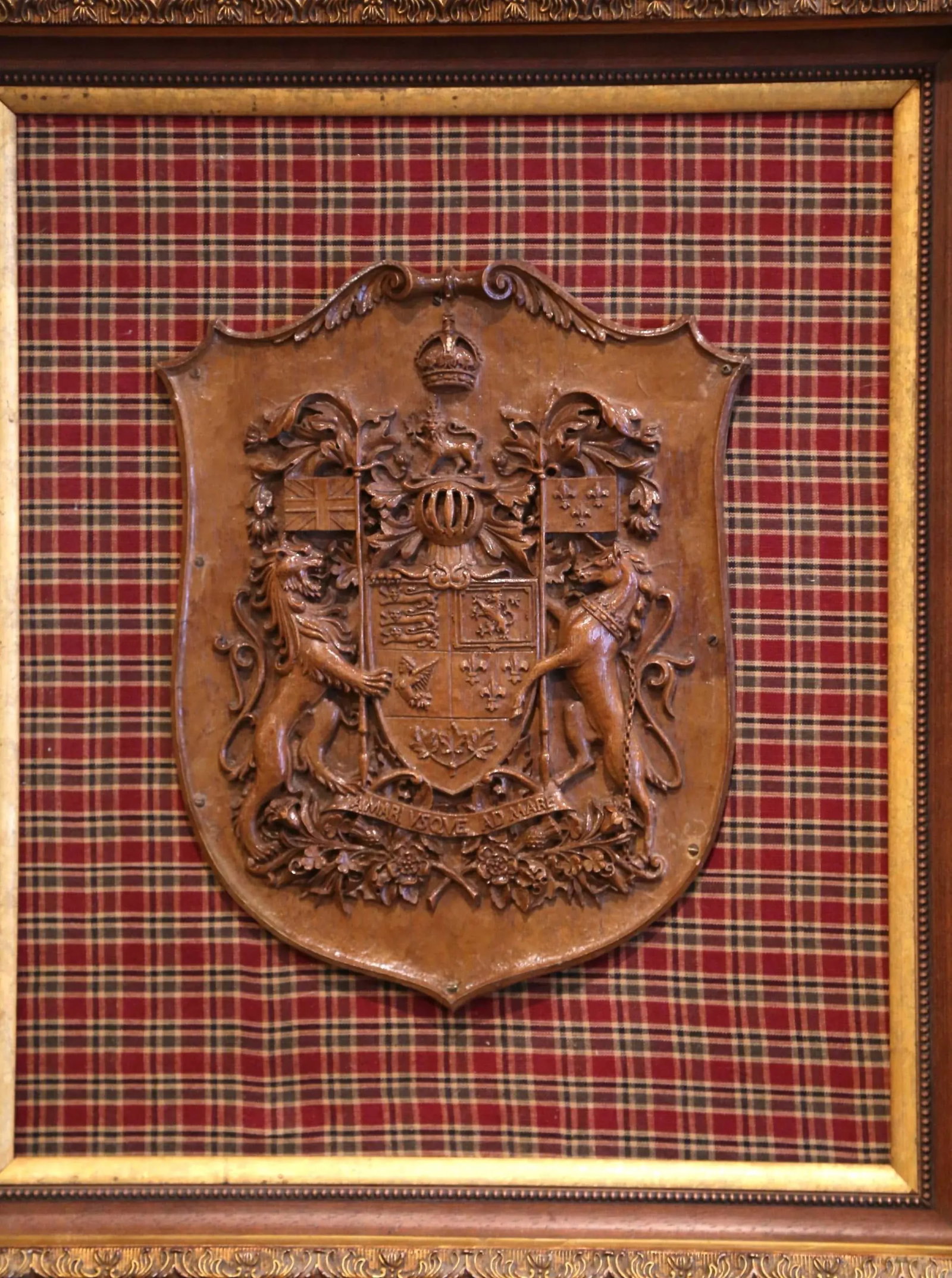 Early 20th Century Carved Fruitwood Canadian Coat of Arms Wall Plaque - 3