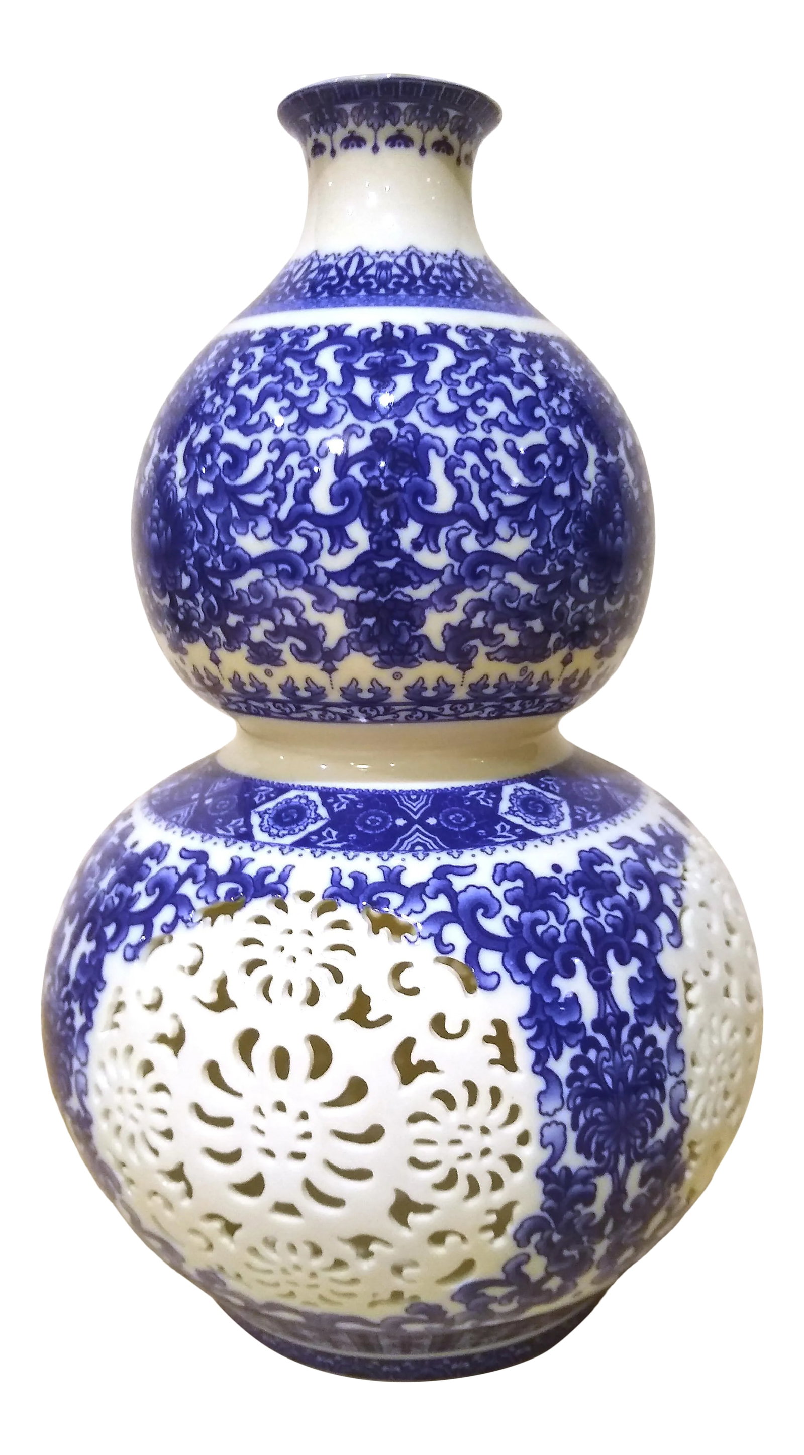 Early 20th Century Chinese Porcelain Blue and White Reticulated Huluping Vase (1 of 8)