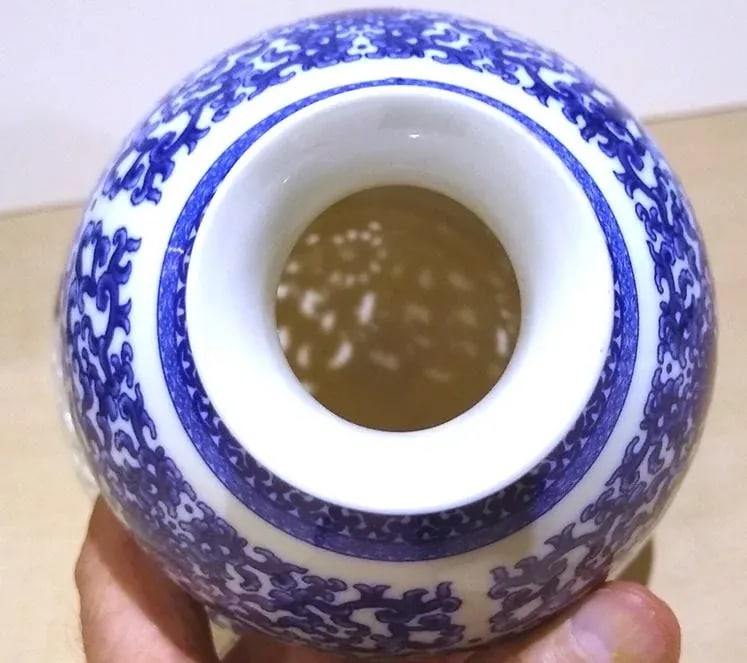 Early 20th Century Chinese Porcelain Blue and White Reticulated Huluping Vase - 7