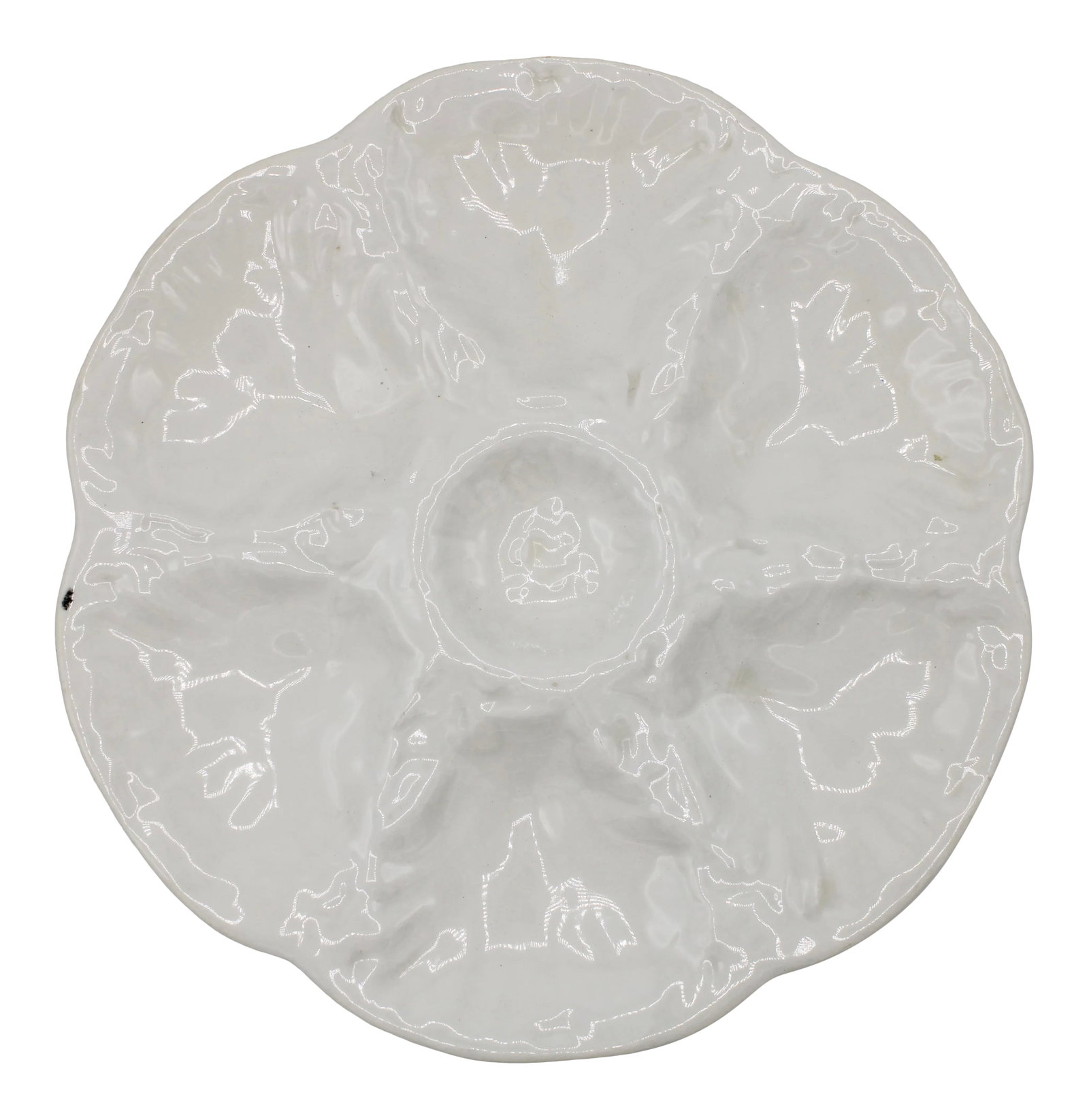 Vintage French Ceramic White Oyster Plate: A superb French Oyster Plate by Gien, circa 1950. This plate displays a sculptural seaweed motif on a creamy white glossy background. Excellent Vintage Condition with no chips, cracks or repairs; ligh