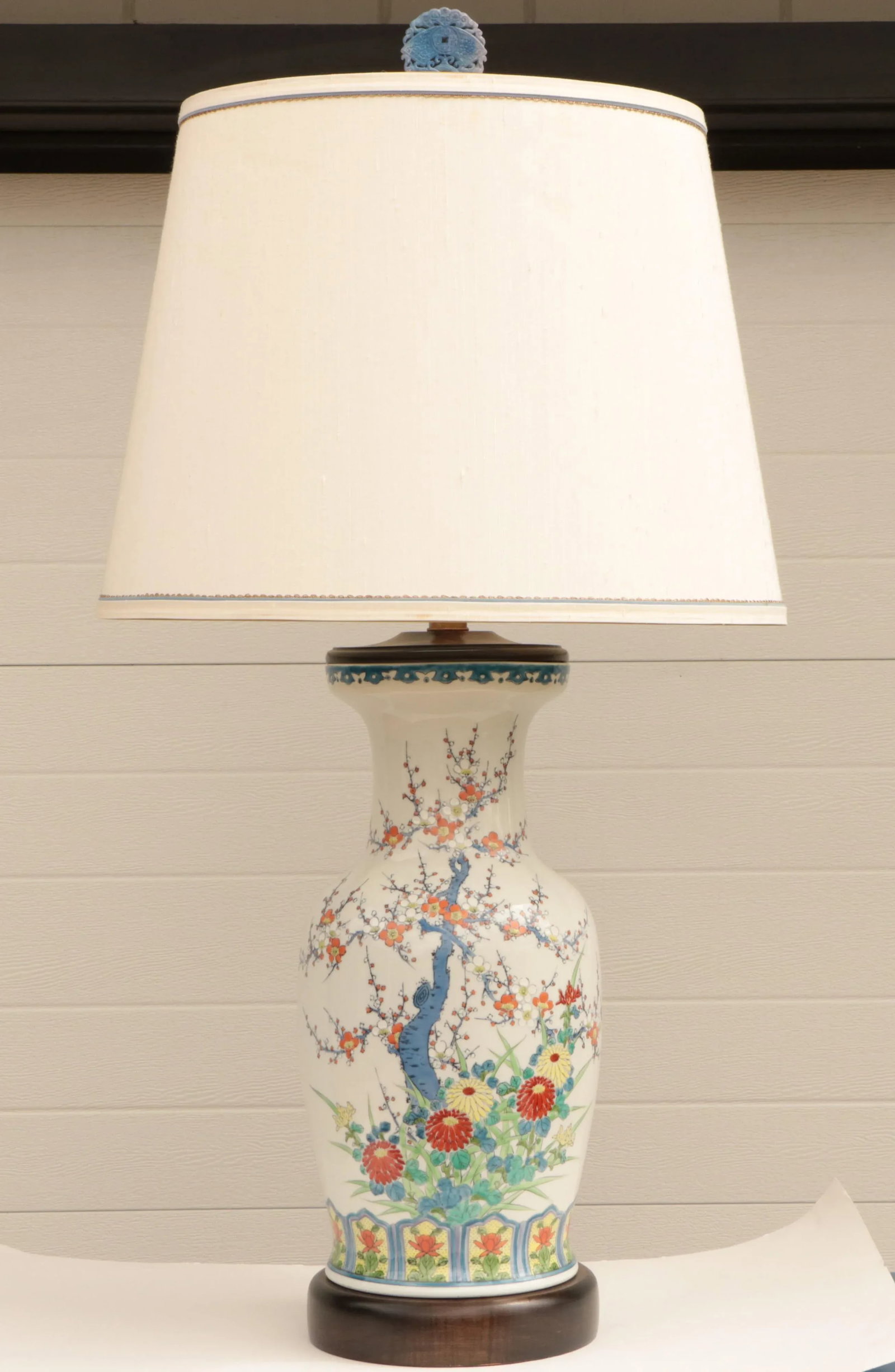 Frederick Cooper Kakiemon Style Table Lamp - 9