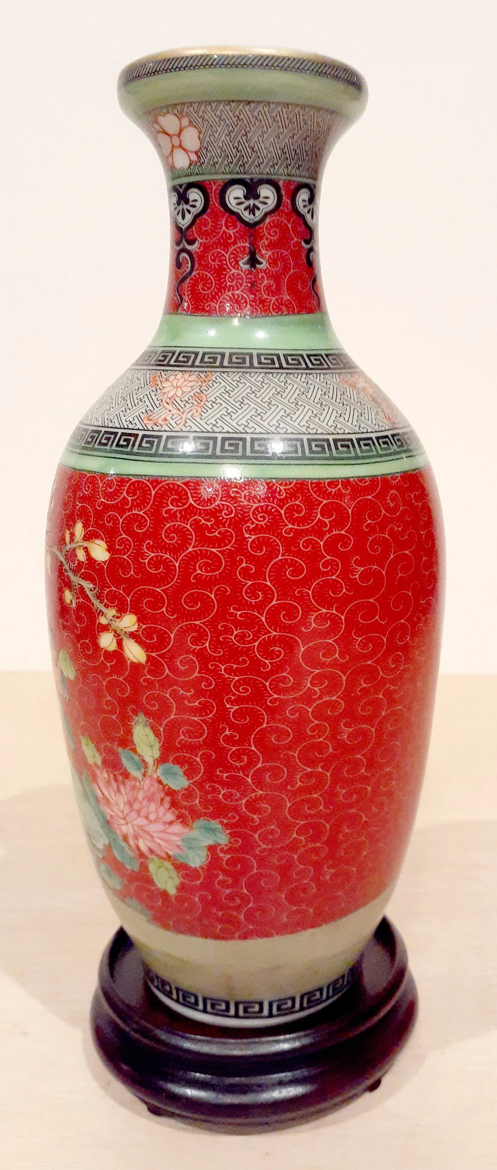 Late 19th Century Chinese Porcelain Famille Rose Peony Vase - 2