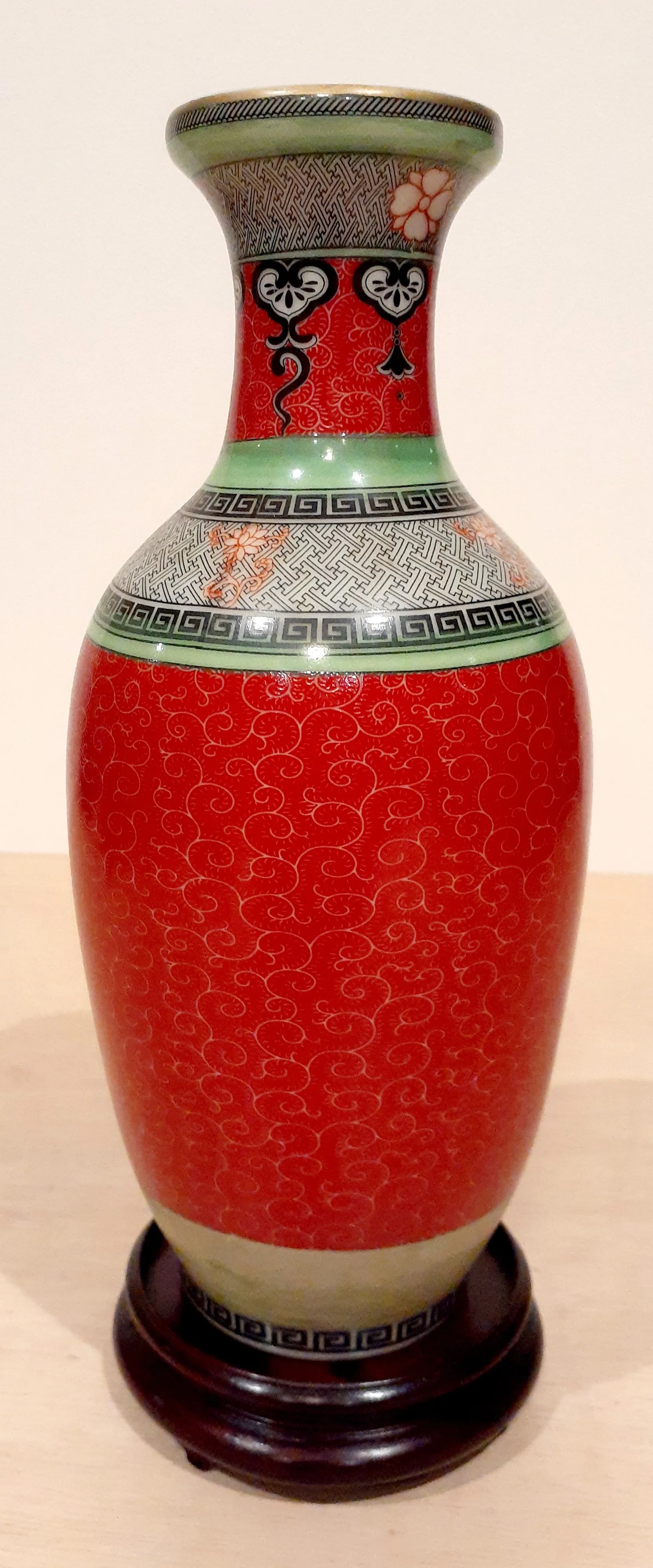 Late 19th Century Chinese Porcelain Famille Rose Peony Vase - 3