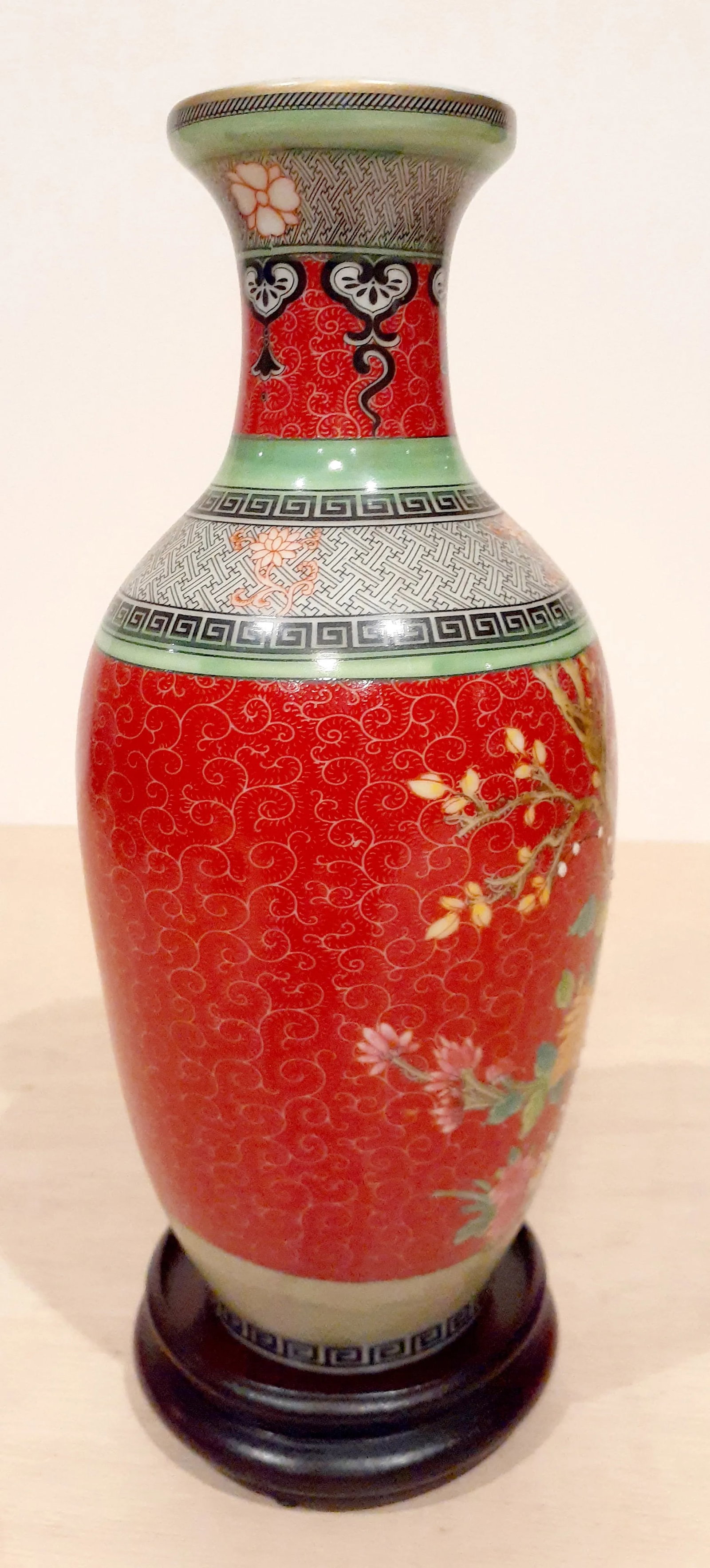 Late 19th Century Chinese Porcelain Famille Rose Peony Vase - 4