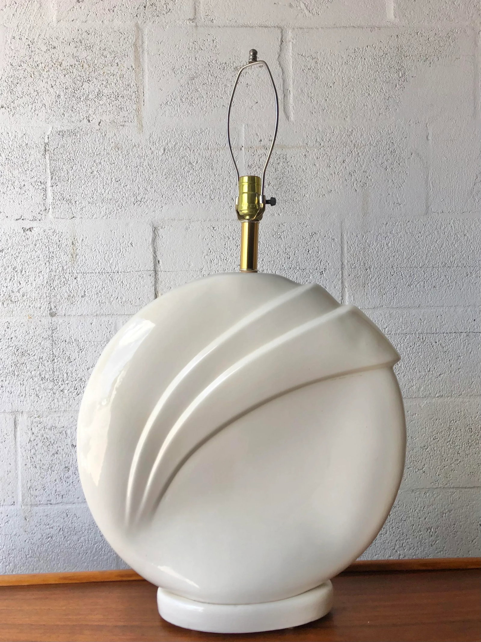 1980s Art Deco Revival White Ceramic Table Lamp. - 10