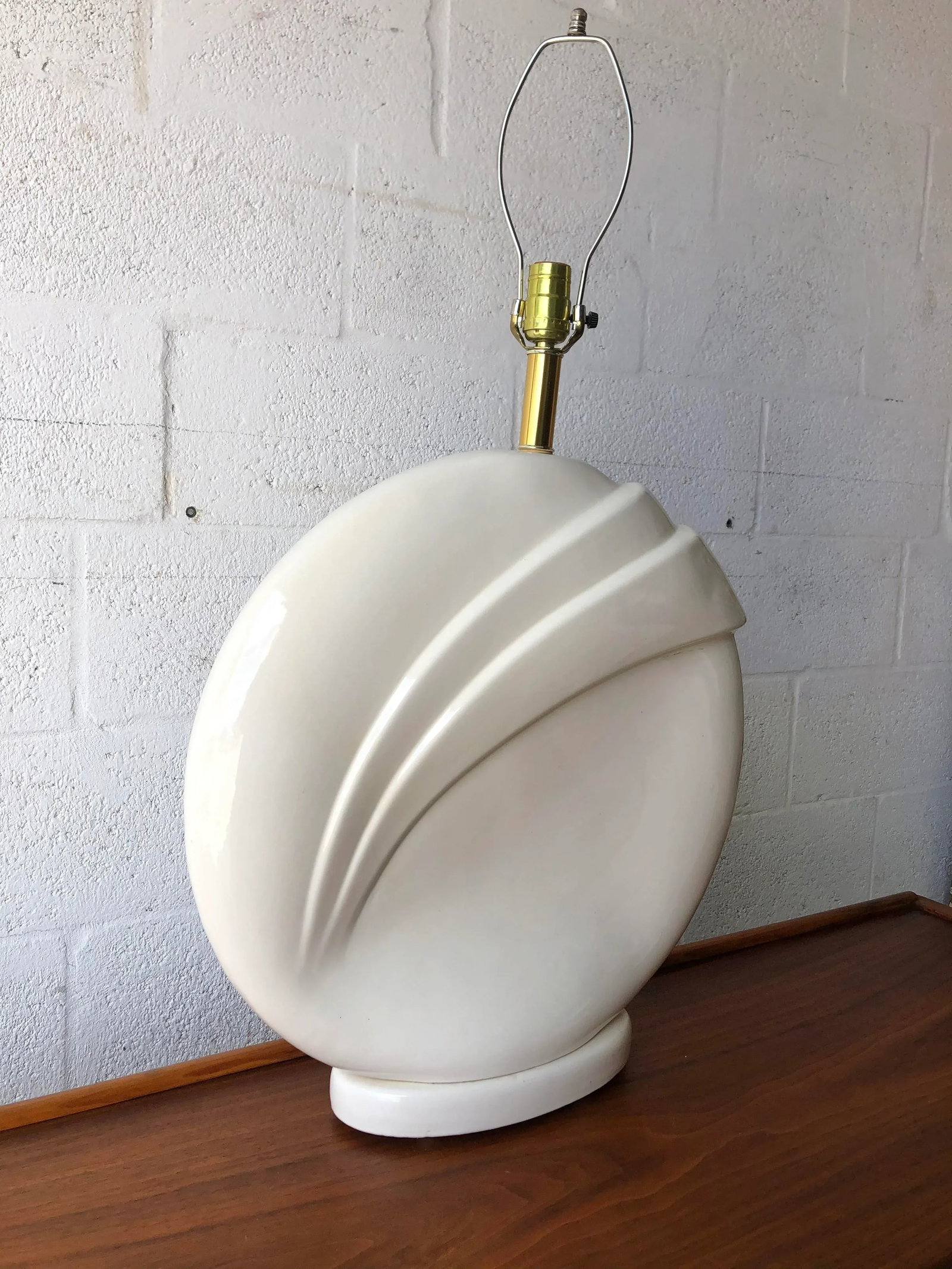 1980s Art Deco Revival White Ceramic Table Lamp. - 2
