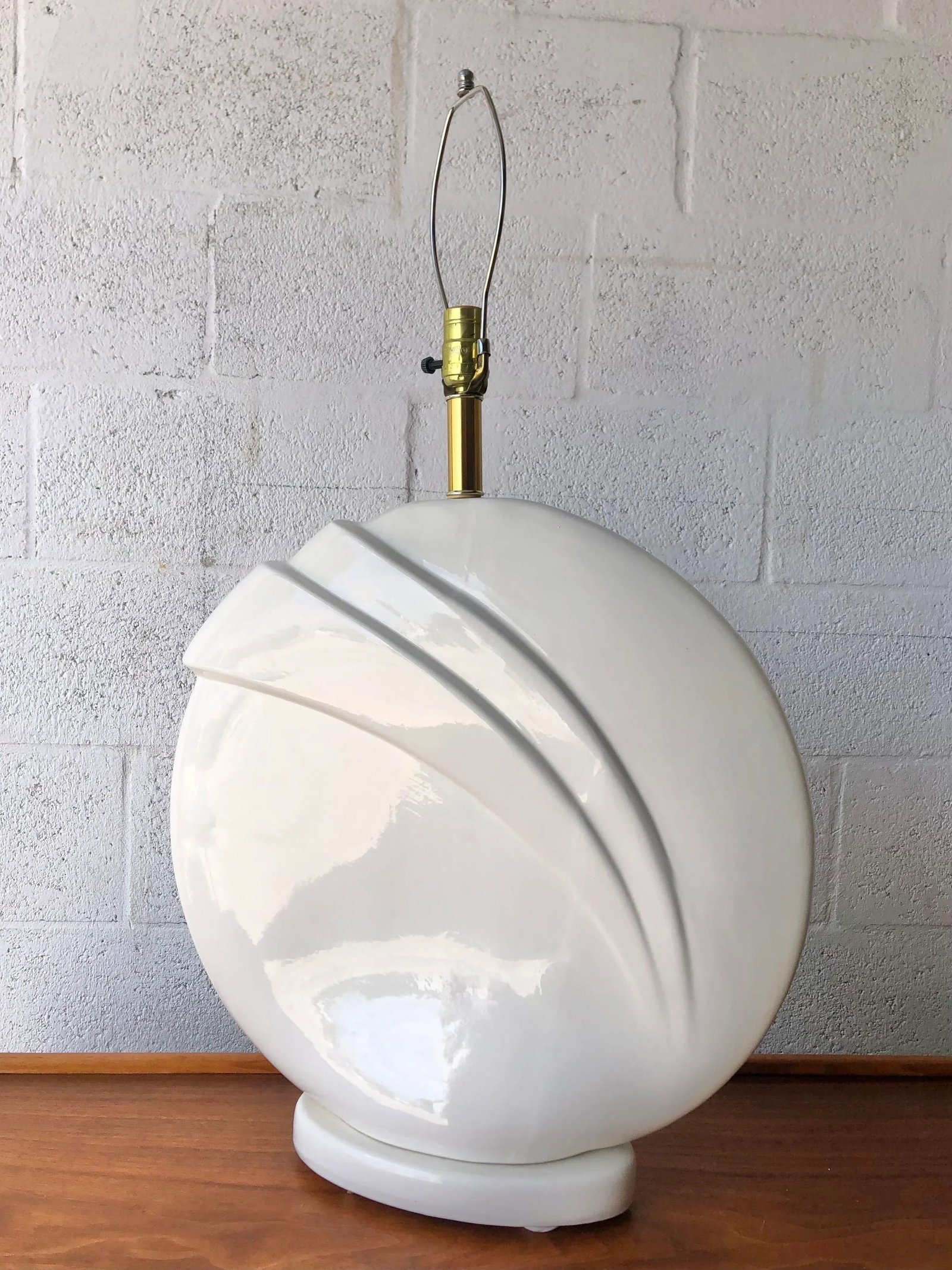 1980s Art Deco Revival White Ceramic Table Lamp. - 6
