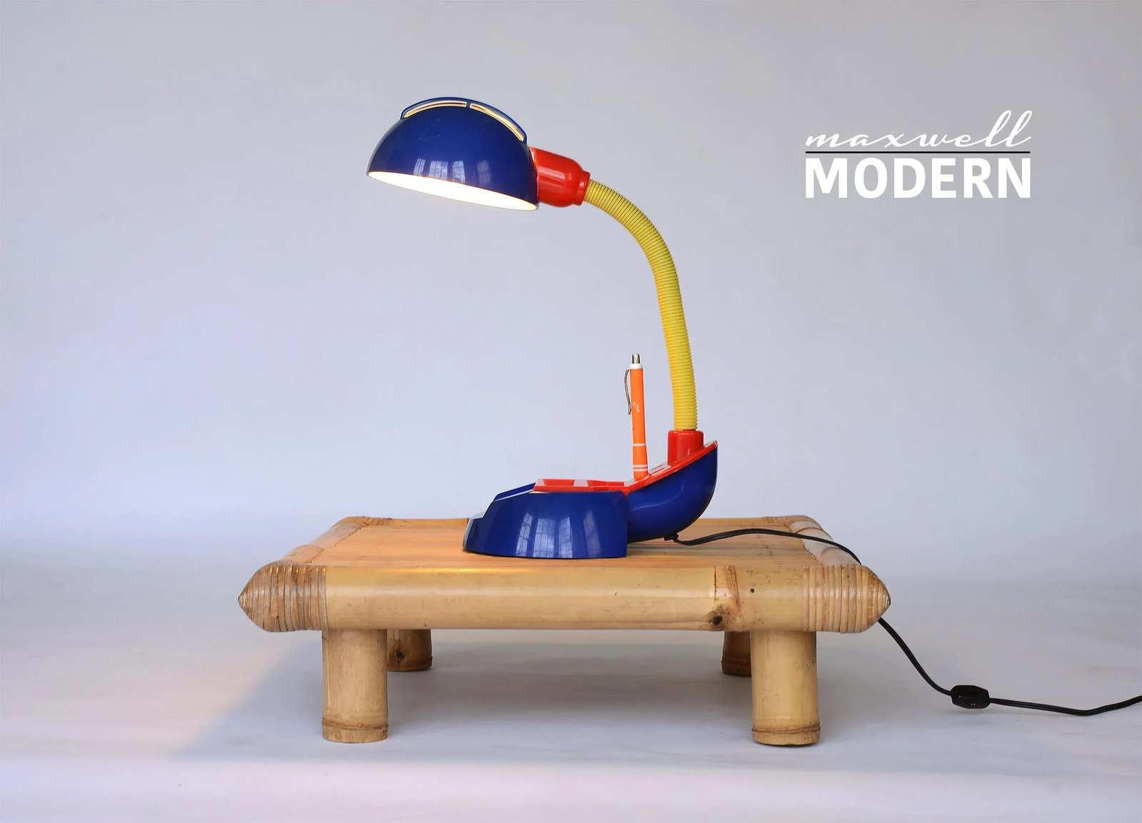 Vintage 1980s Postmodern Memphis Style Tricolor Plastic Desk Lamp - 2