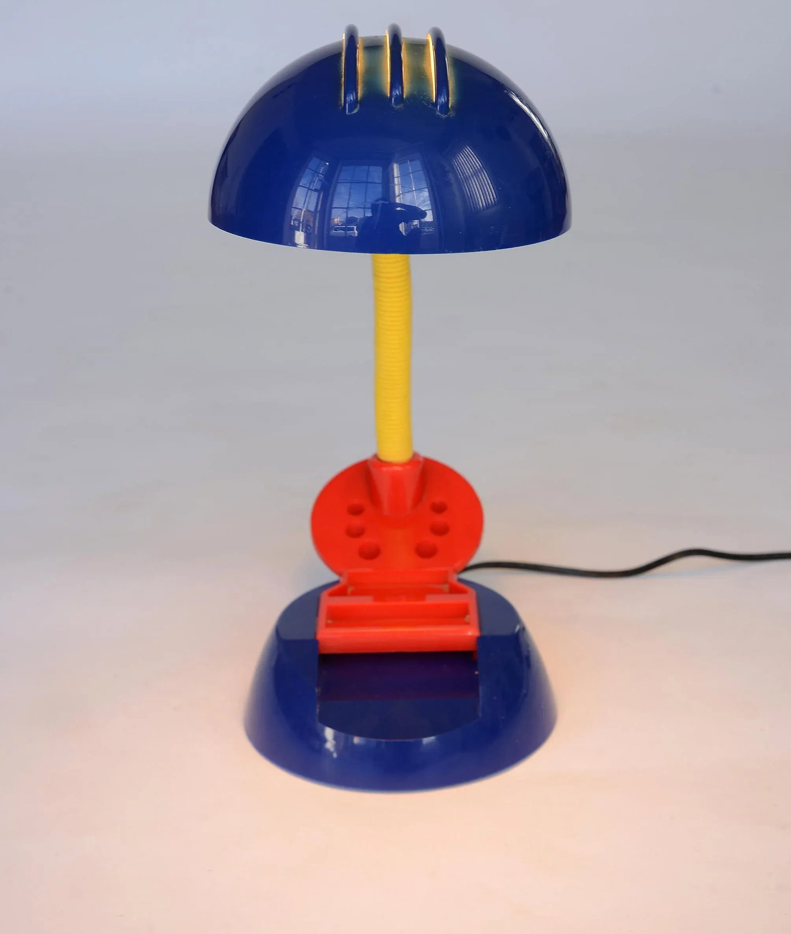 Vintage 1980s Postmodern Memphis Style Tricolor Plastic Desk Lamp - 3