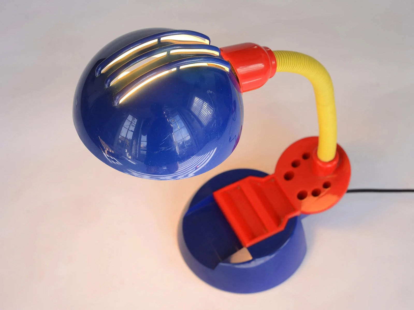 Vintage 1980s Postmodern Memphis Style Tricolor Plastic Desk Lamp - 5