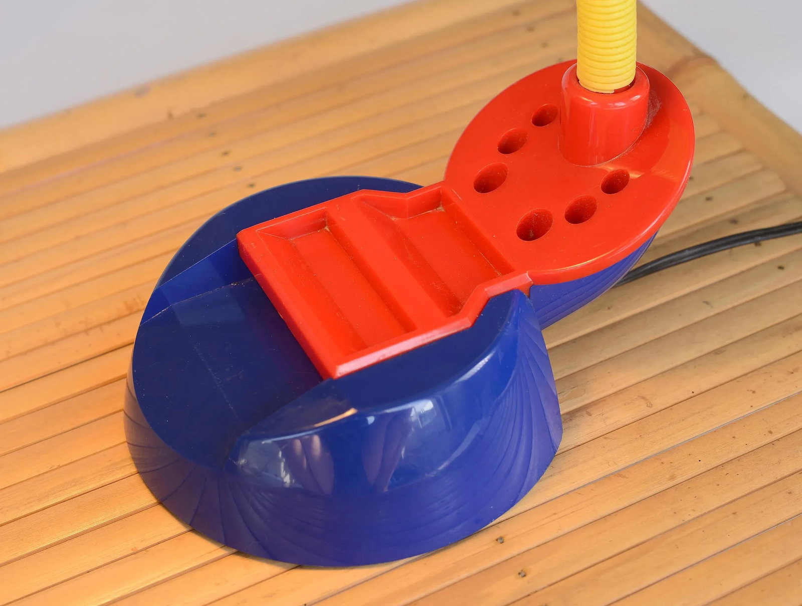Vintage 1980s Postmodern Memphis Style Tricolor Plastic Desk Lamp - 6