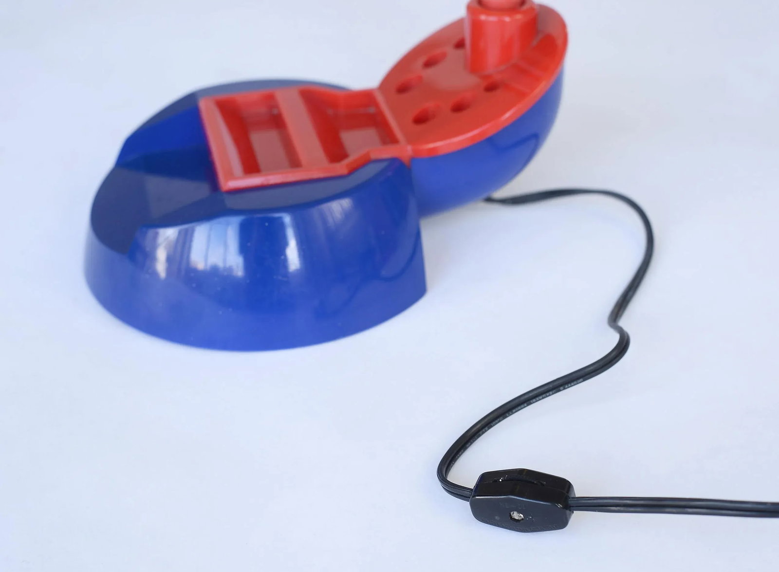 Vintage 1980s Postmodern Memphis Style Tricolor Plastic Desk Lamp - 8