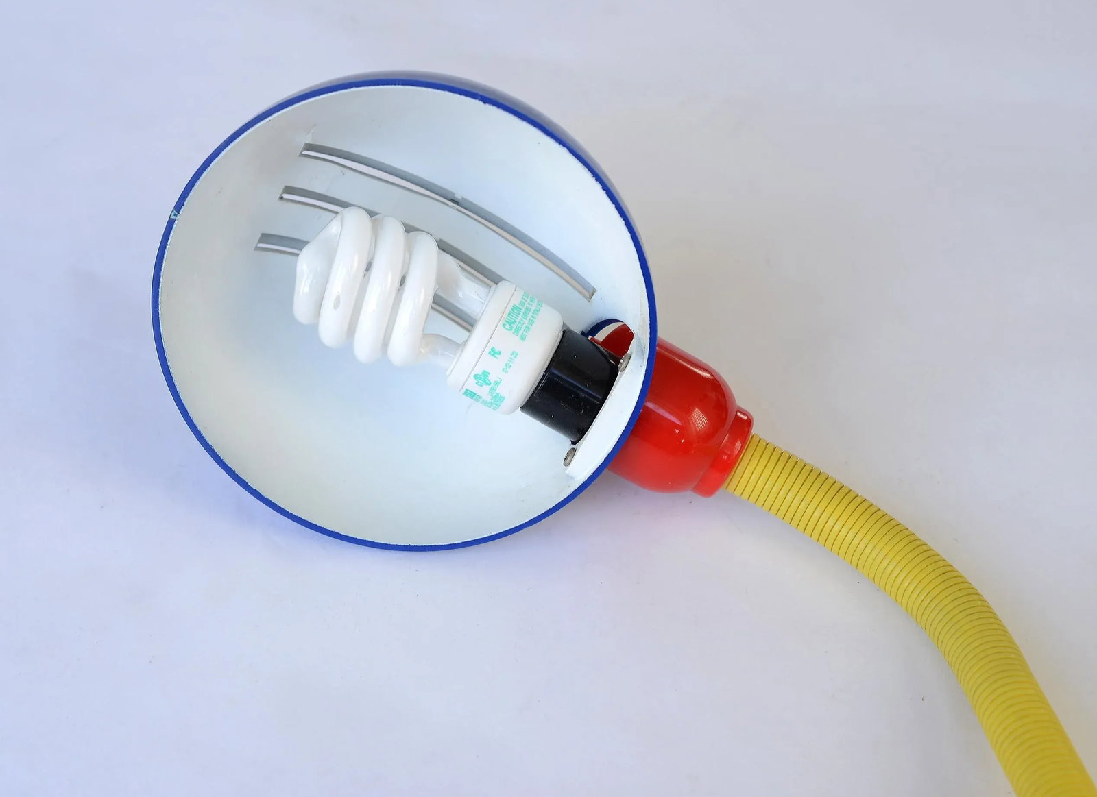 Vintage 1980s Postmodern Memphis Style Tricolor Plastic Desk Lamp - 9