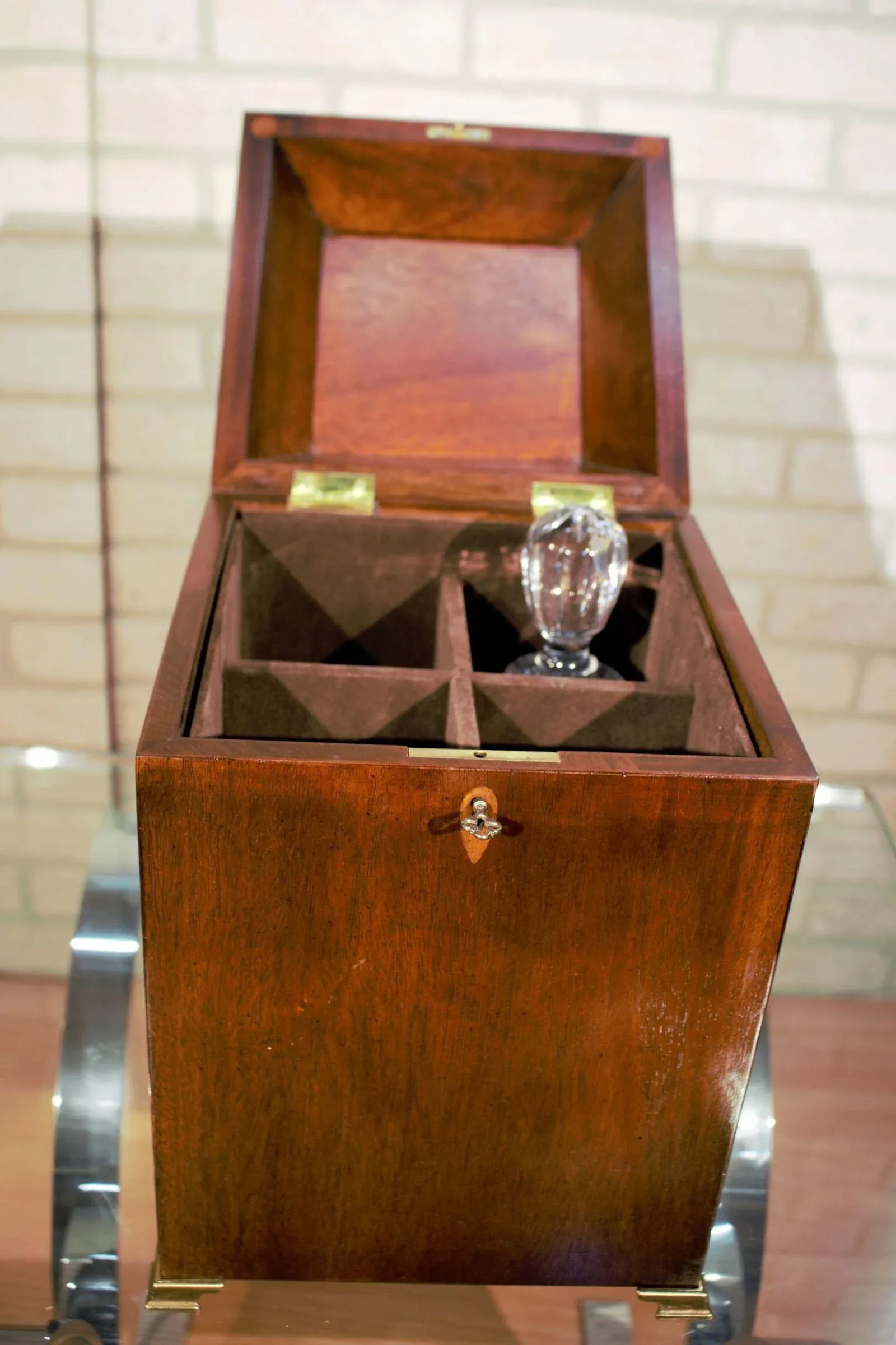 Brandt Furniture Co. Inlaid Mahogany 4 Bottle Decanter Spirit Box - 5
