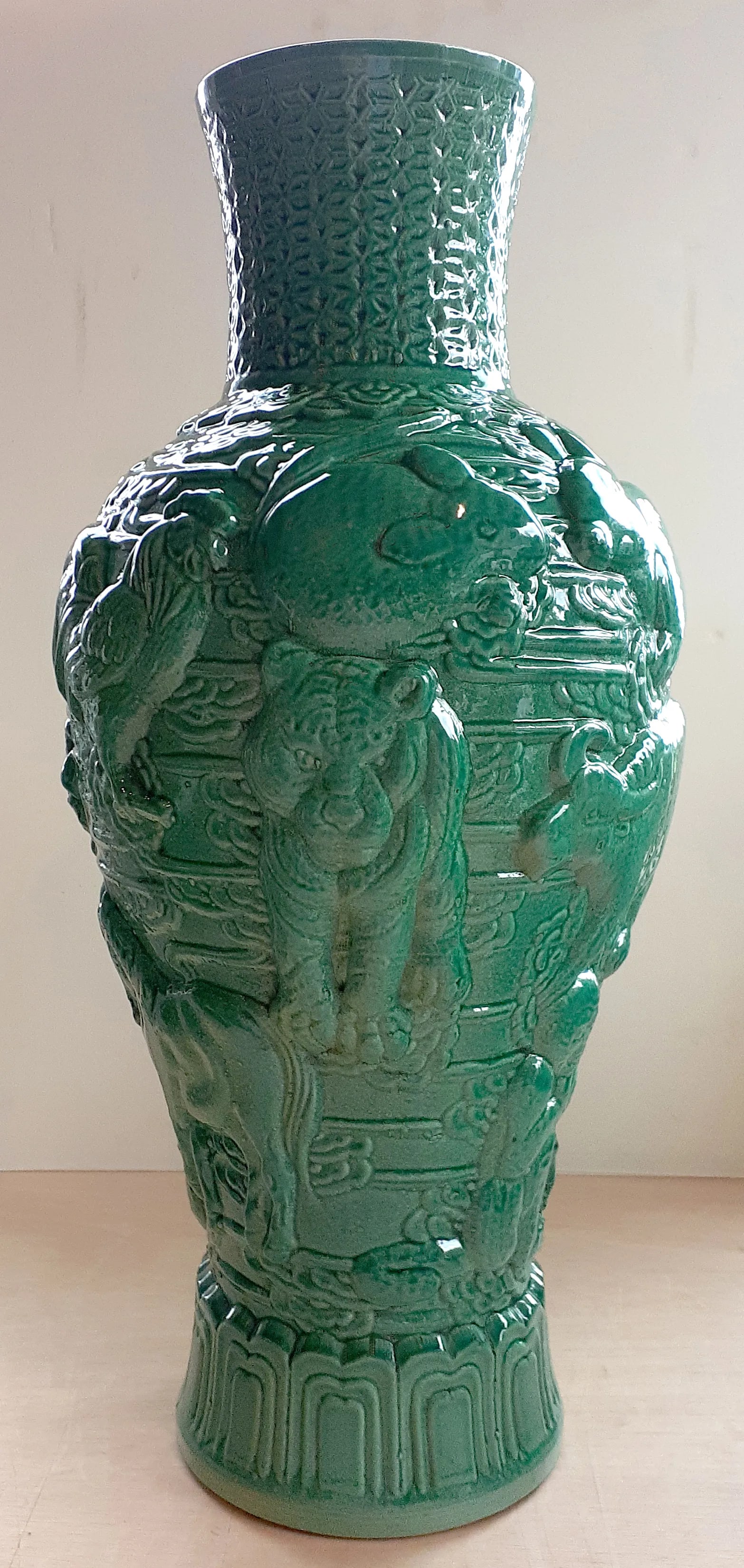 Early 20th Century Chinese Porcelain Famille Verte Shengxiao Vase - 4