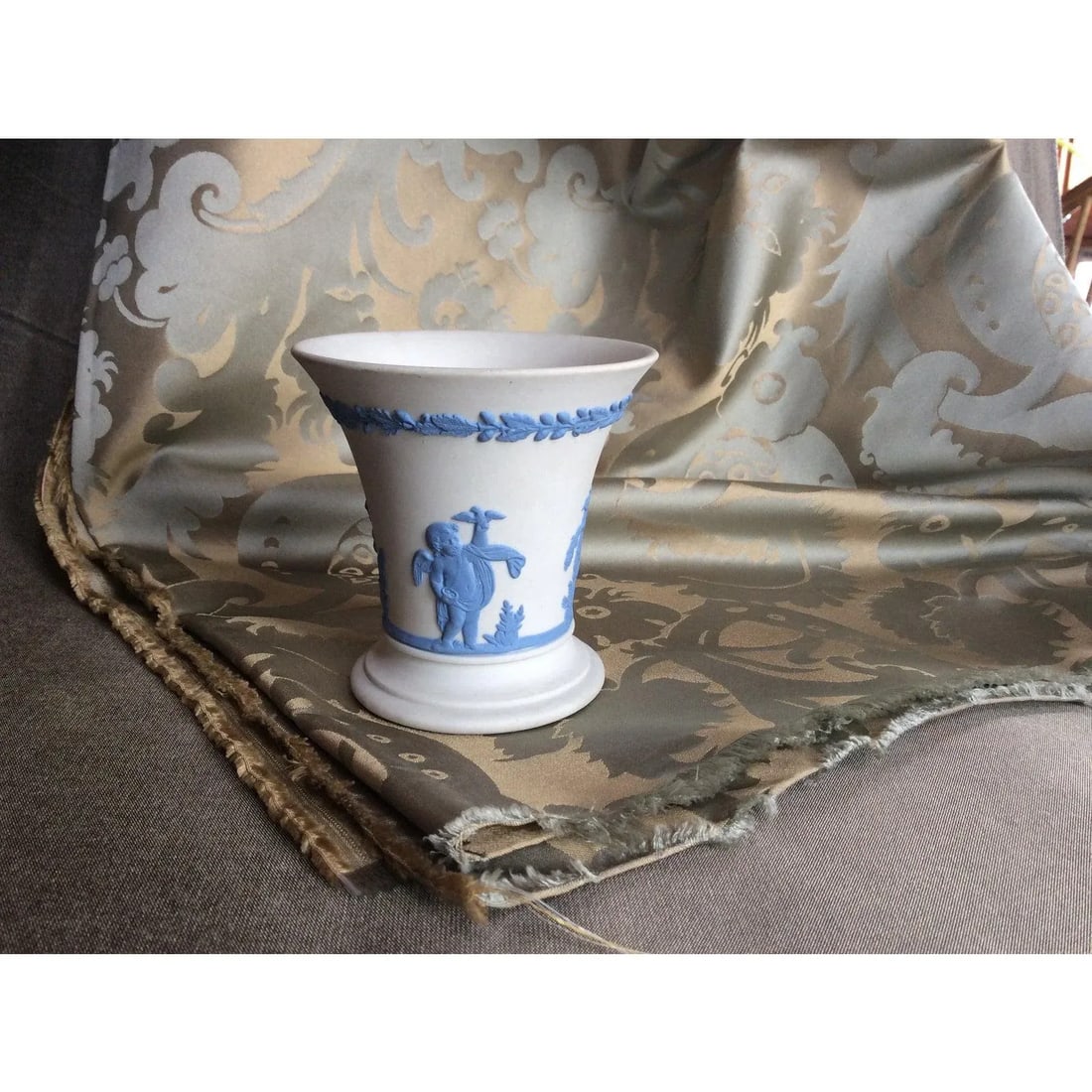 Wedgwood White Jasperware Neoclassical Urn - 4