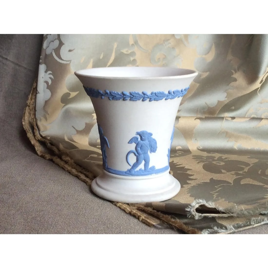 Wedgwood White Jasperware Neoclassical Urn - 5