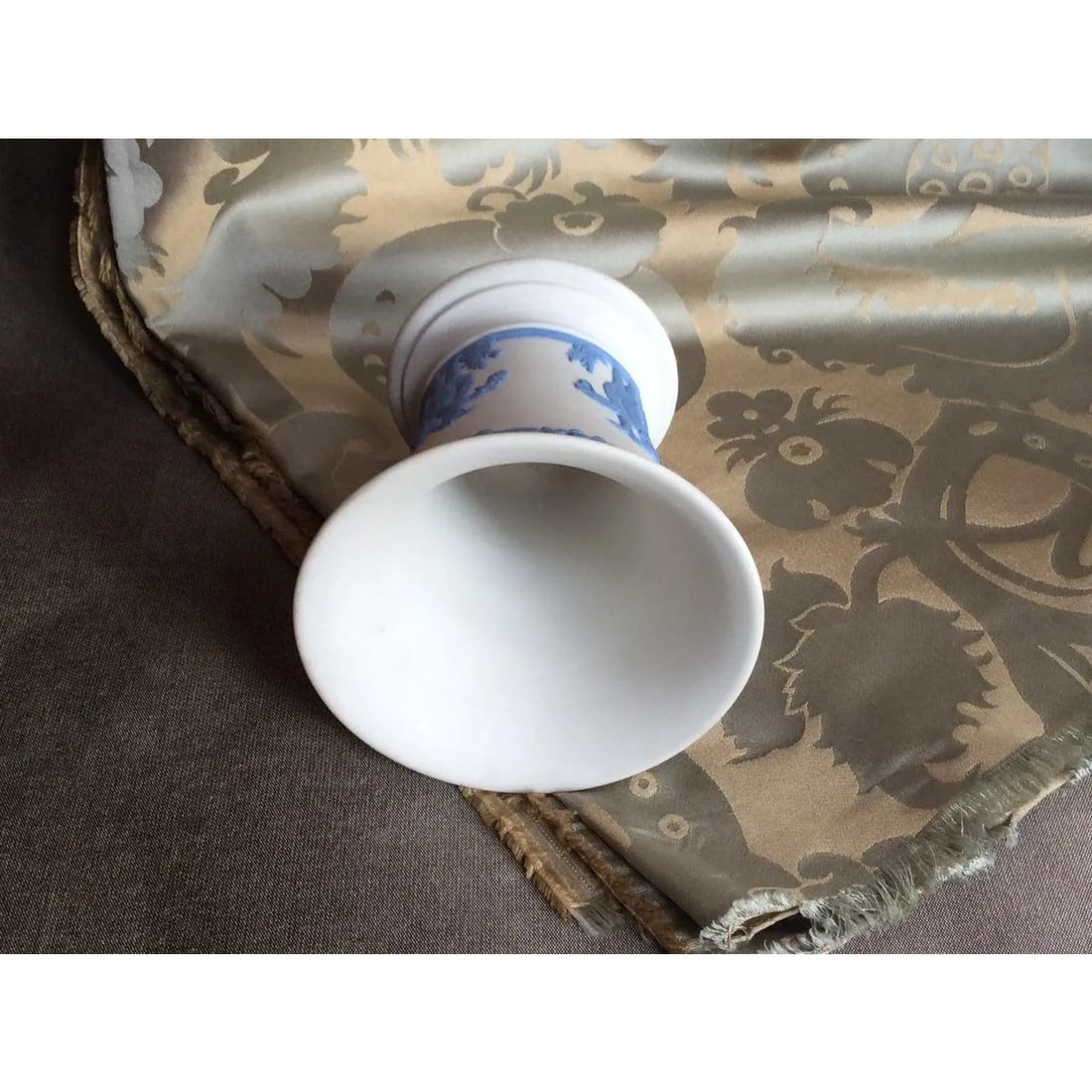 Wedgwood White Jasperware Neoclassical Urn - 6