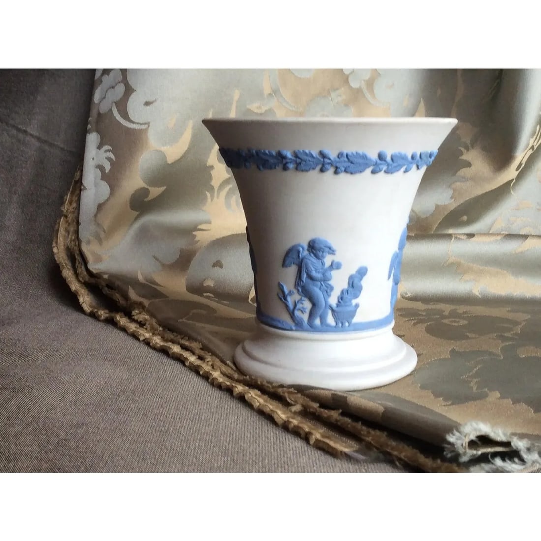 Wedgwood White Jasperware Neoclassical Urn - 7